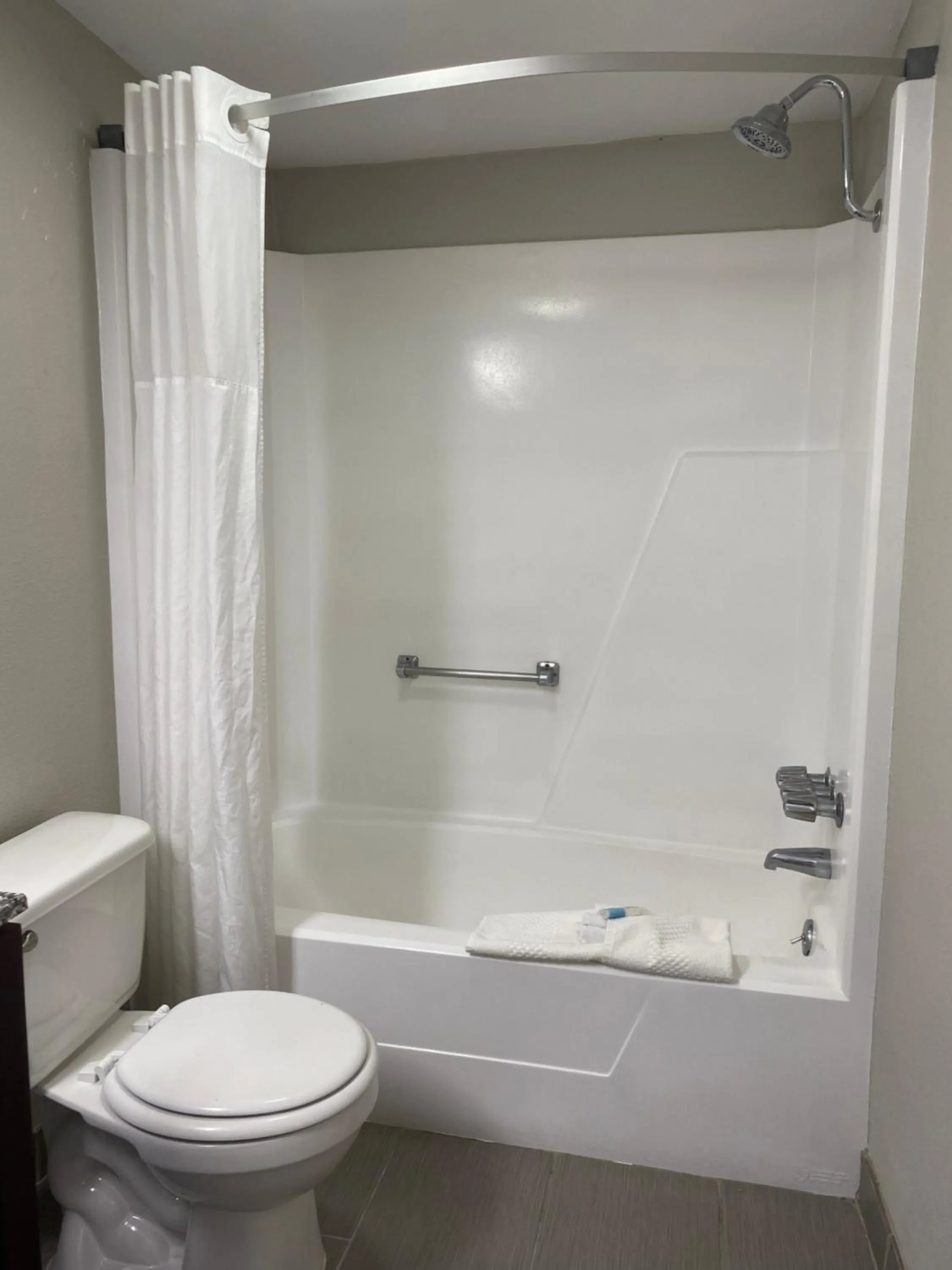 Shower in Cambridge Inn