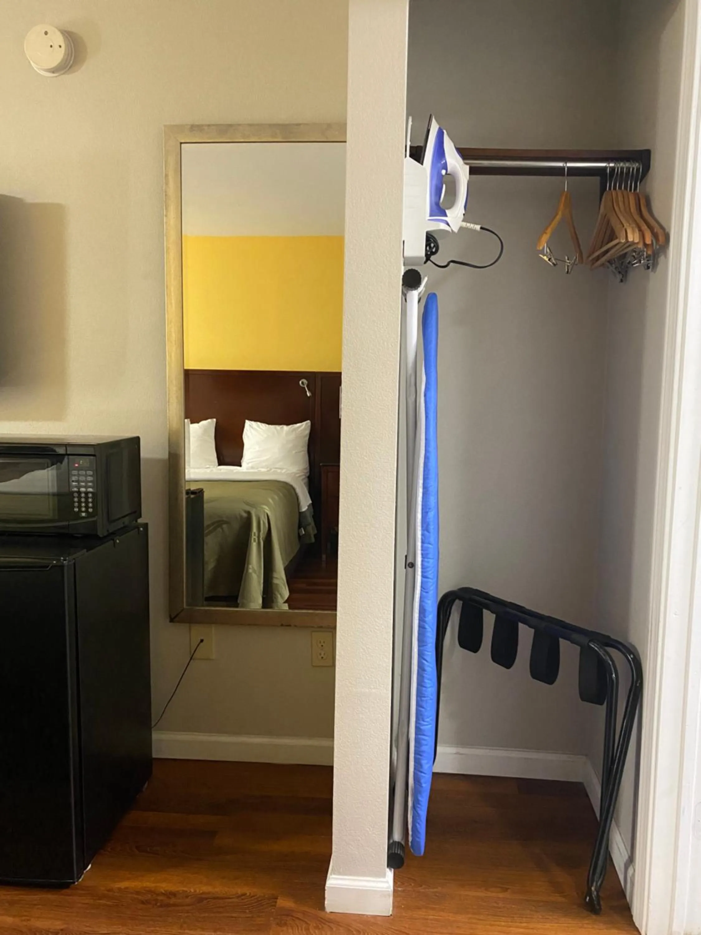 flat iron, Bed in Cambridge Inn