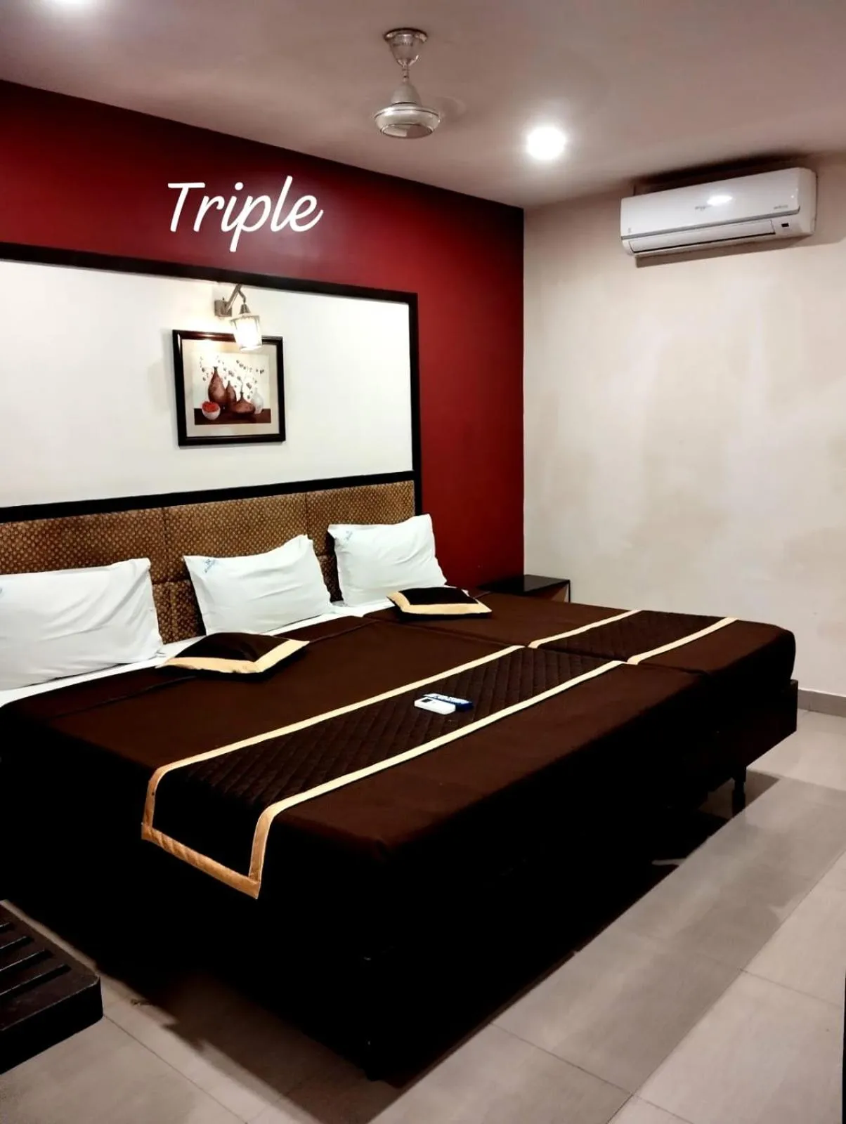 Bed in Sri ArulMuthu Residency