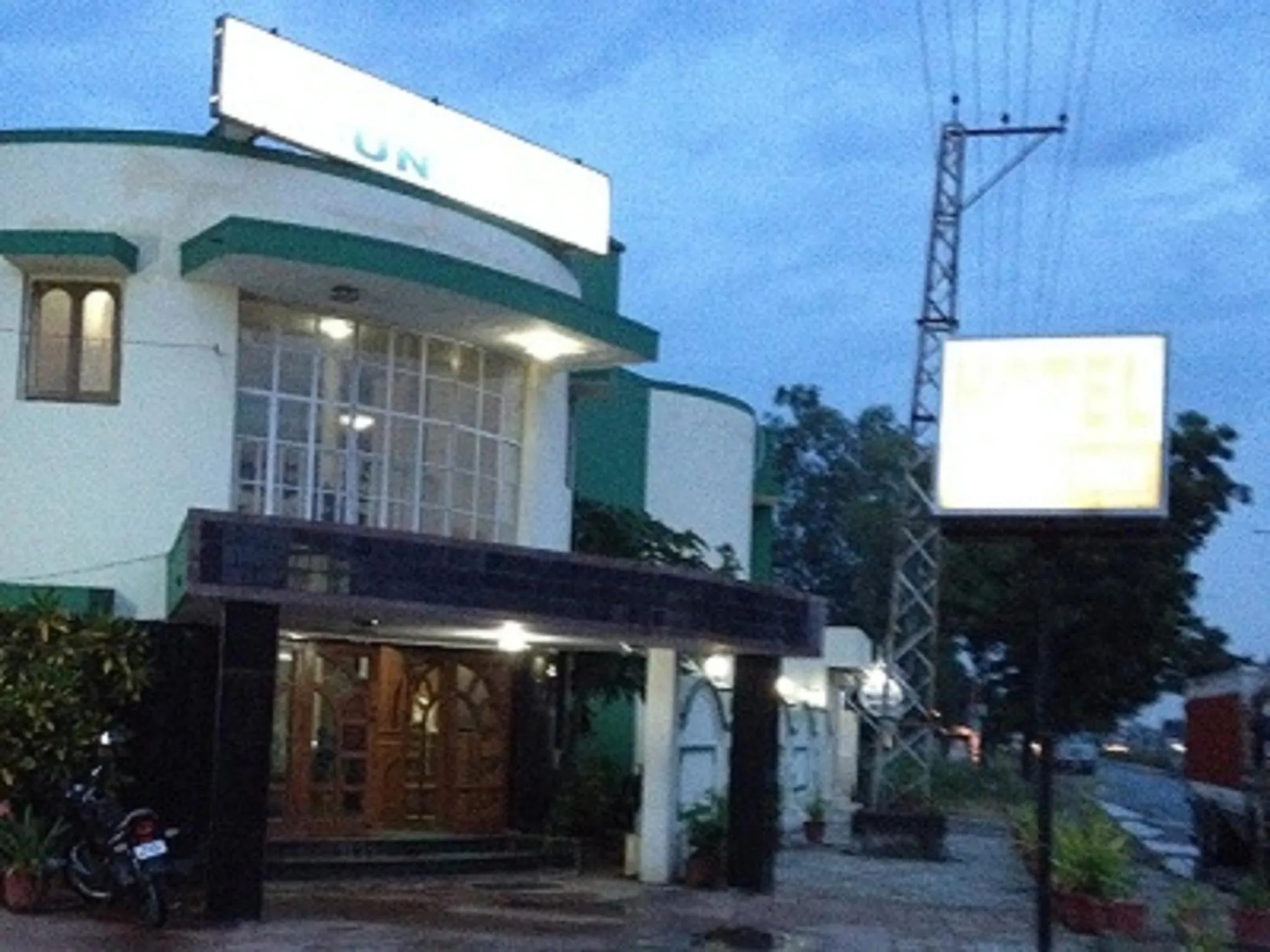 Facade/entrance in Hotel Mount Way