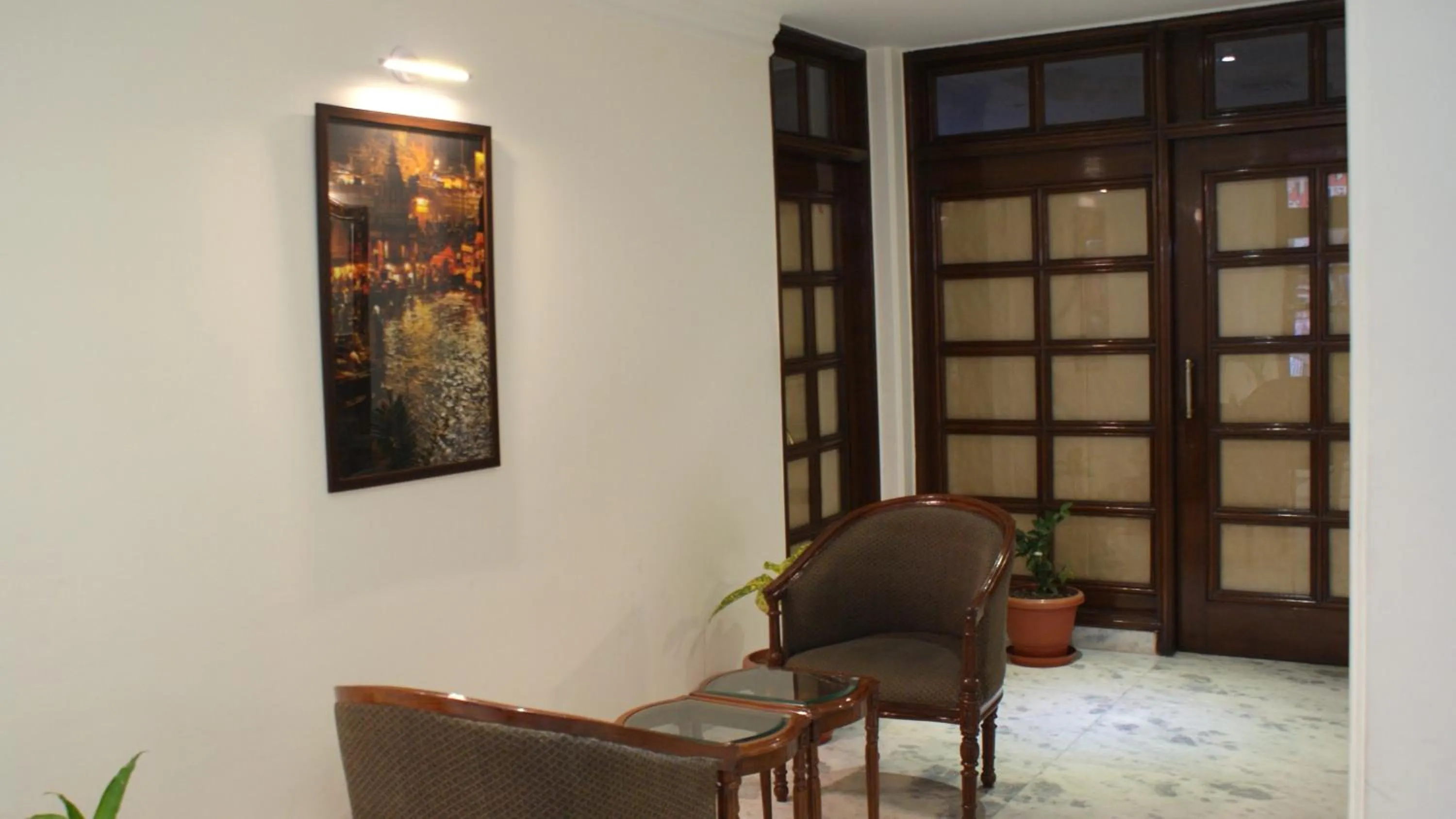 Restaurant/places to eat in Hotel Alpana