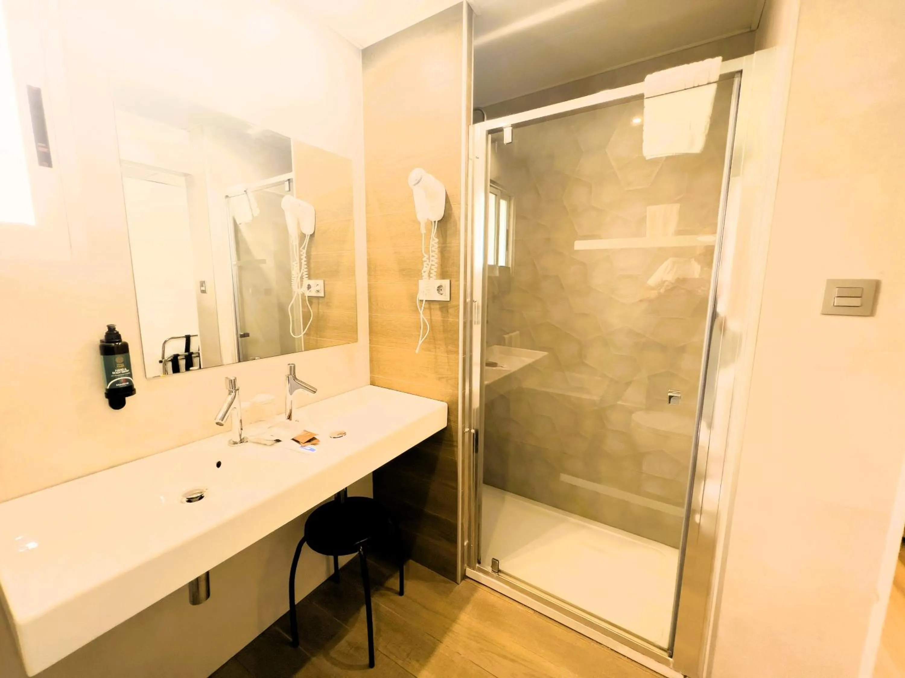 Shower in Hotel Olympus