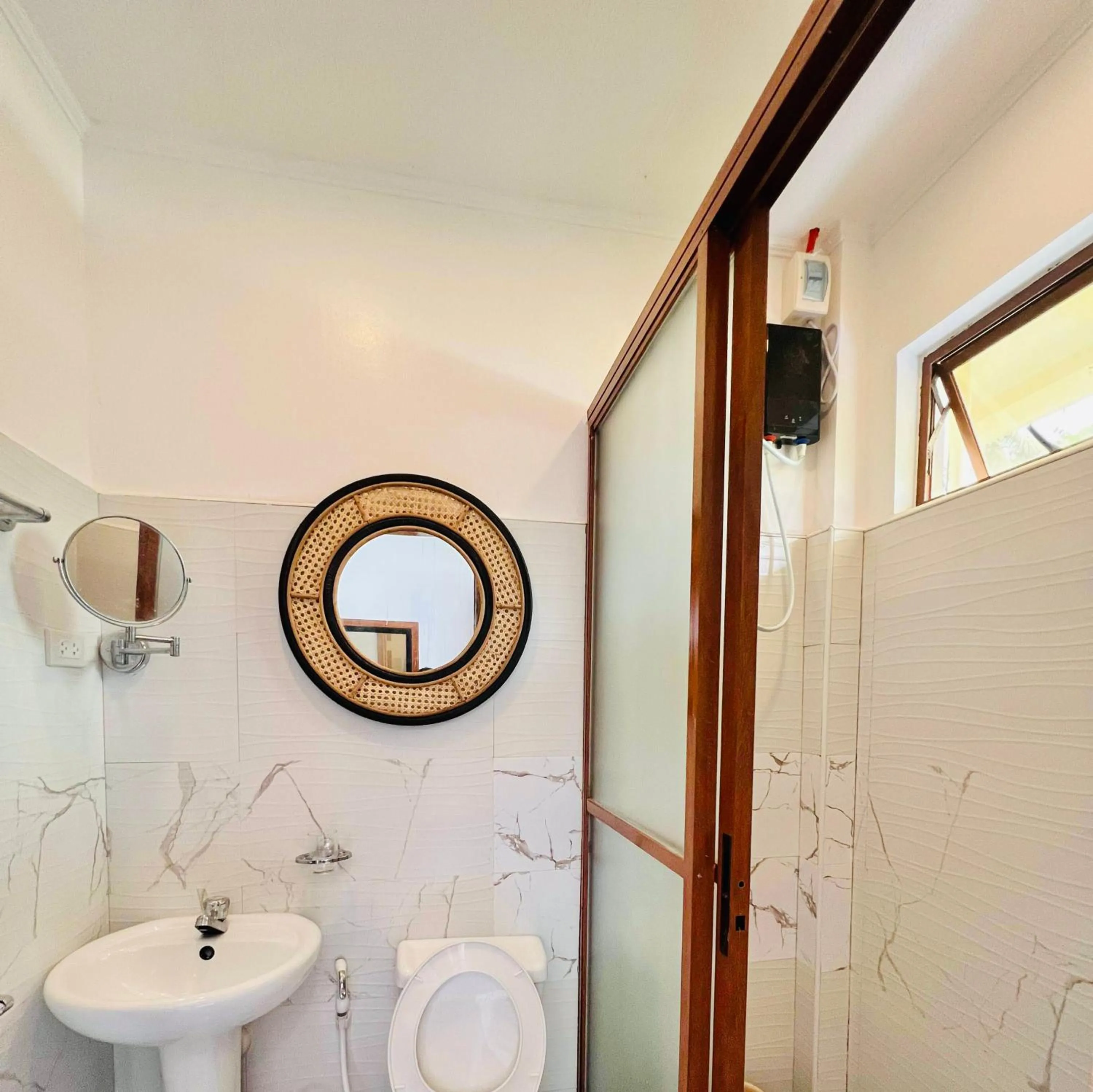 Shower in On Board Lifestyle Resort FREE MOTORBIKE