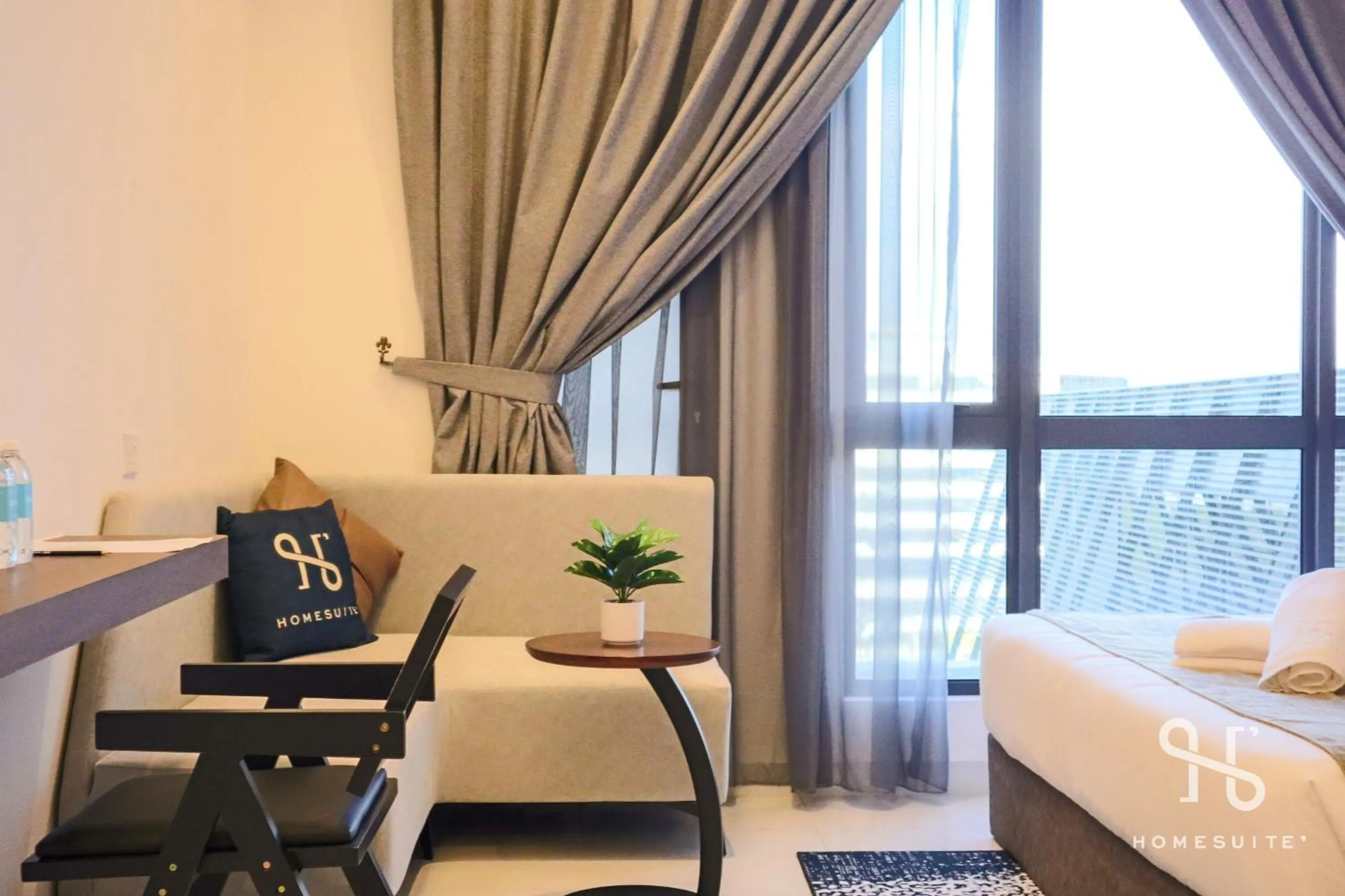 Seating area, Bed in The SIGAR Hotel at Sutera Bay
