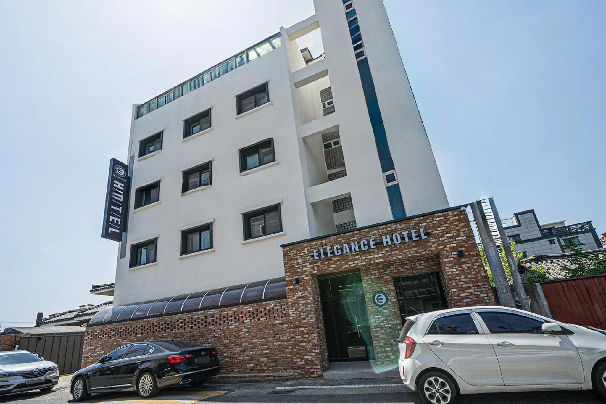Property building in Elegance hotel hwangridan