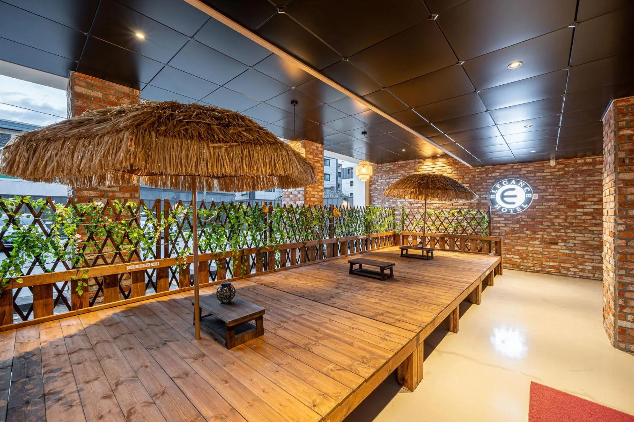 Elegance hotel hwangridan