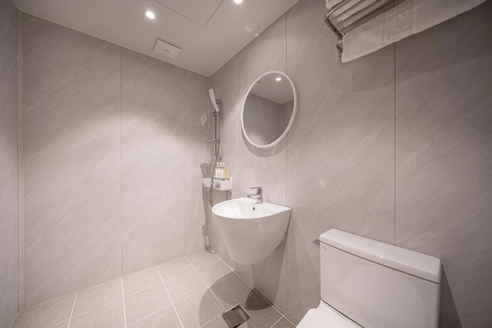 Elegance hotel hwangridan