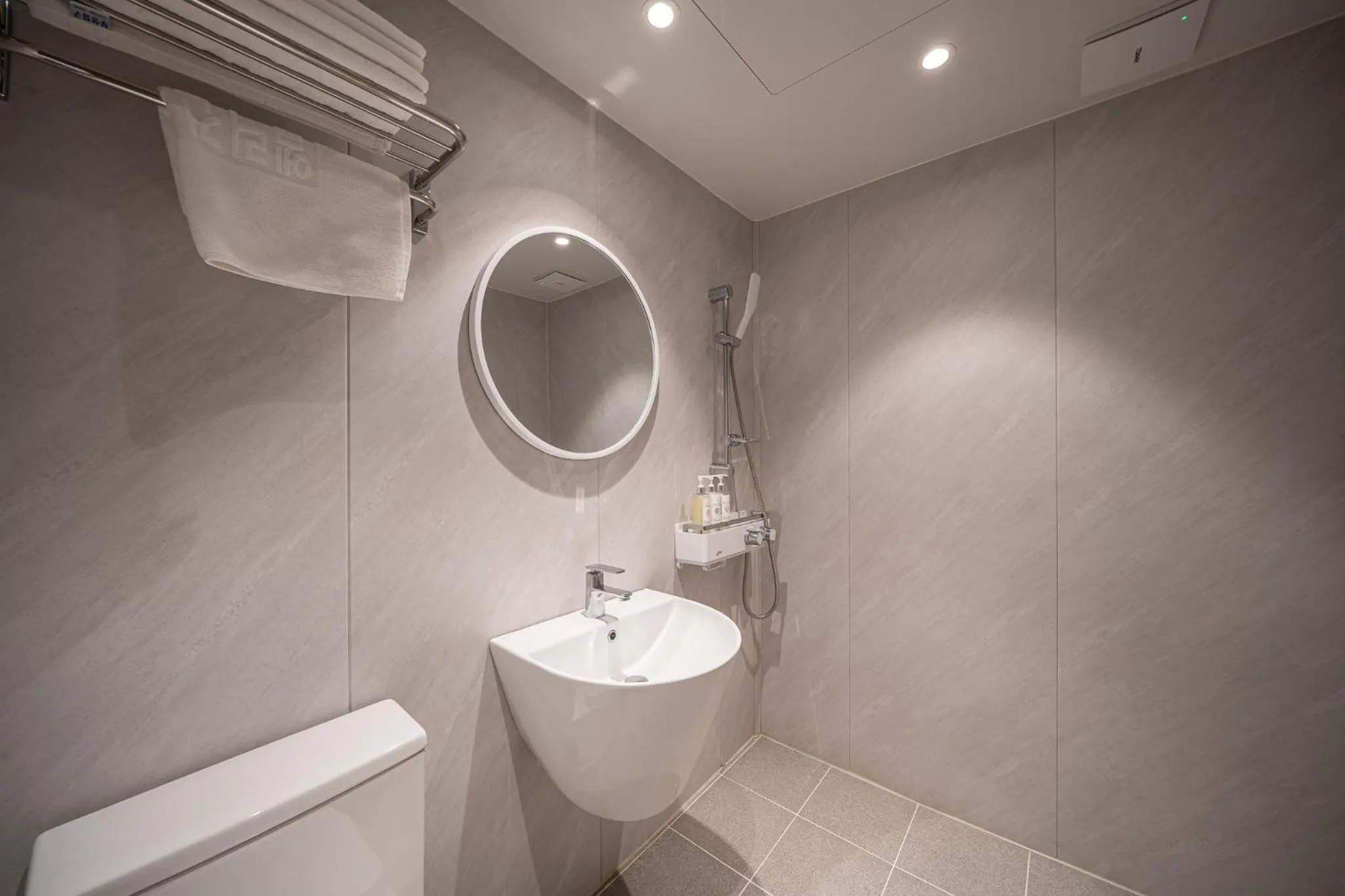 Elegance hotel hwangridan