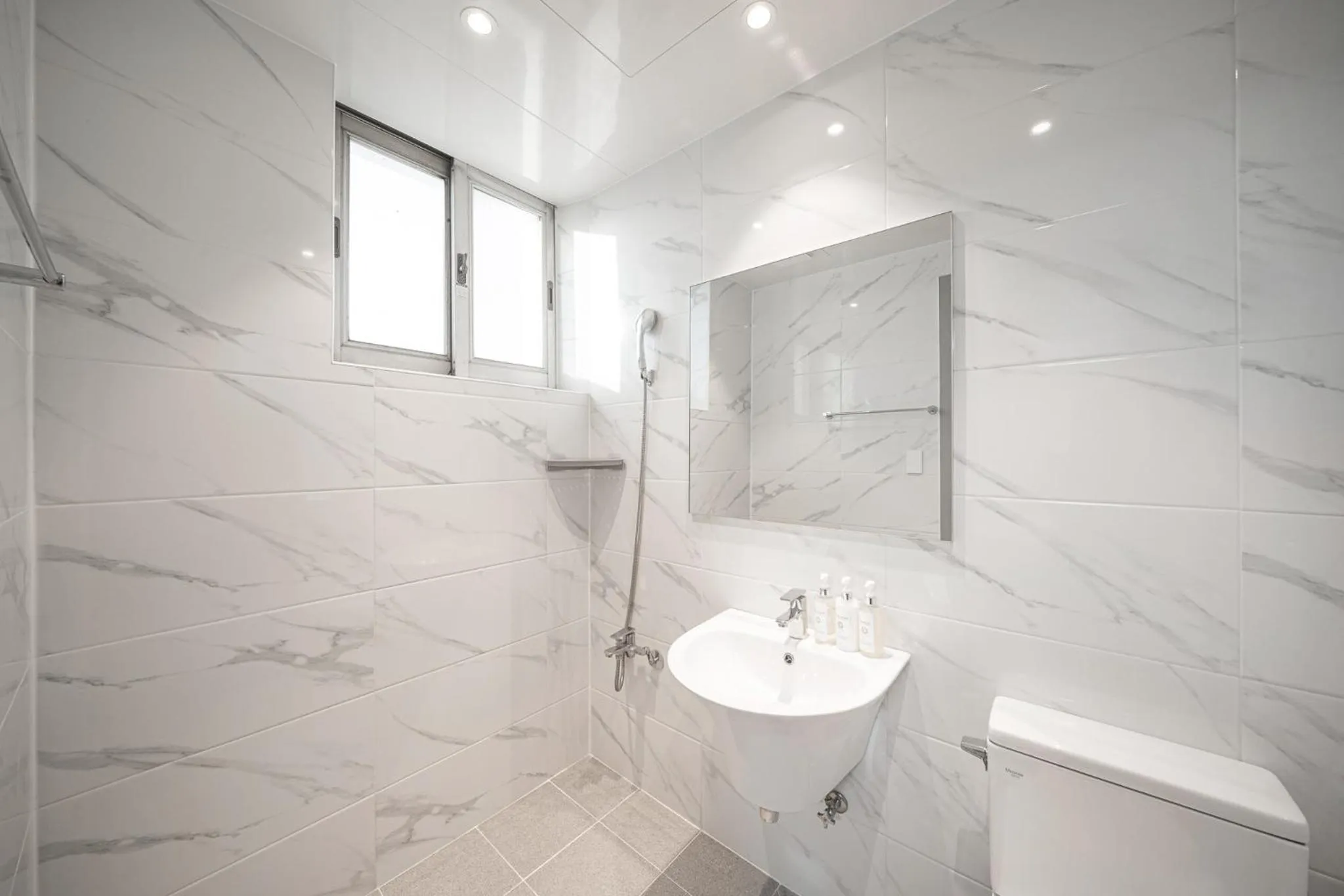 Elegance hotel hwangridan