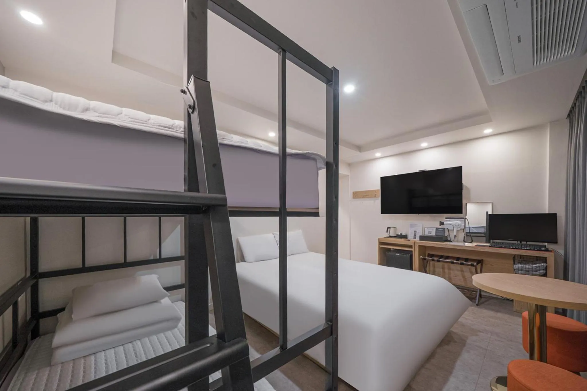 Bed in Elegance hotel hwangridan