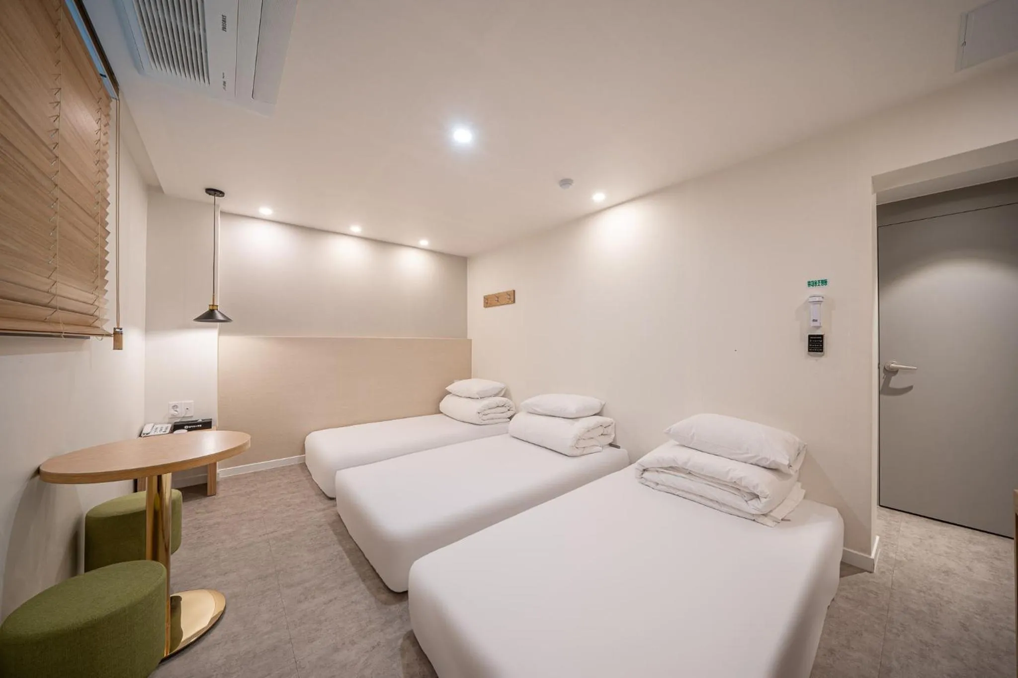 Bed in Elegance hotel hwangridan