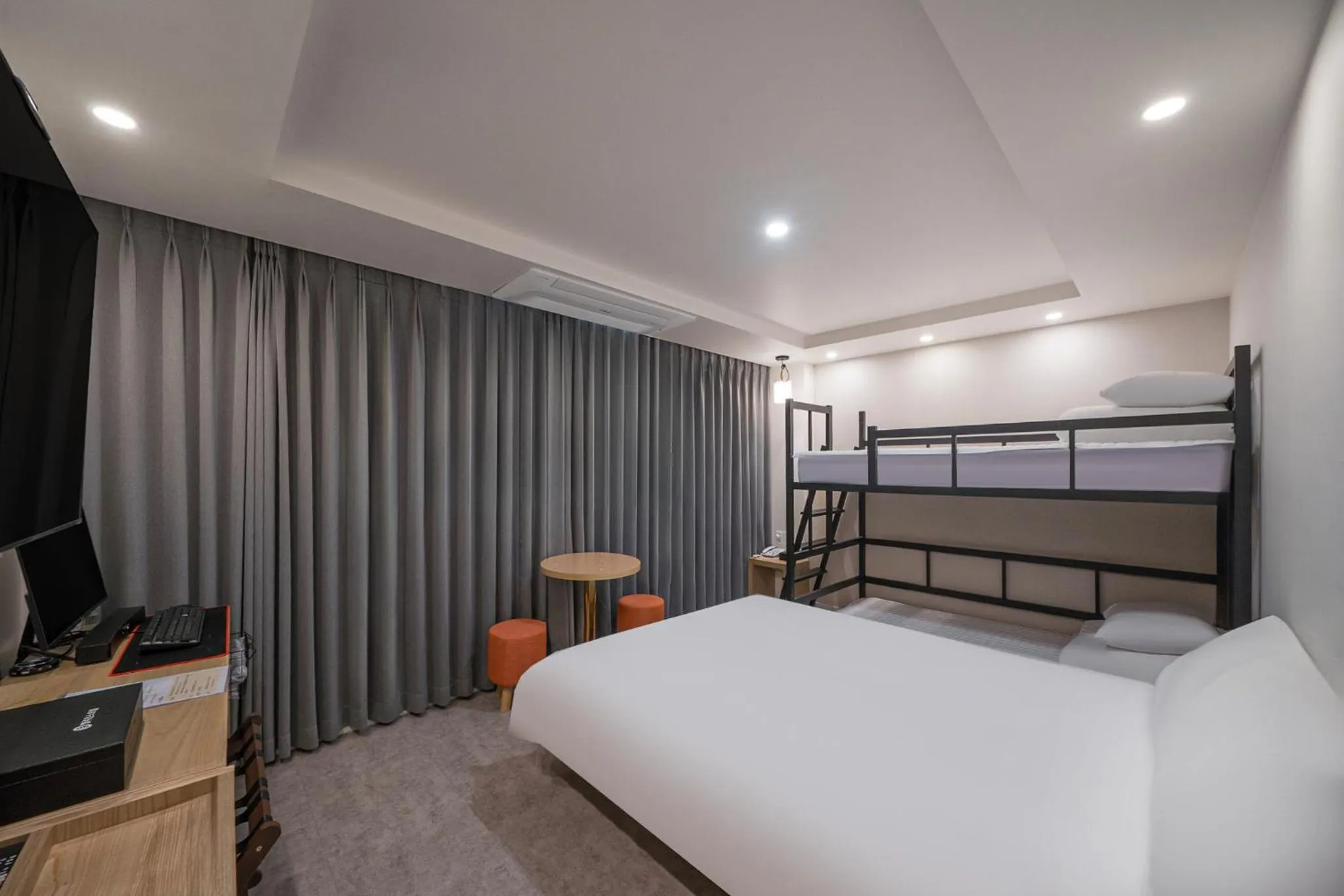 Bed in Elegance hotel hwangridan