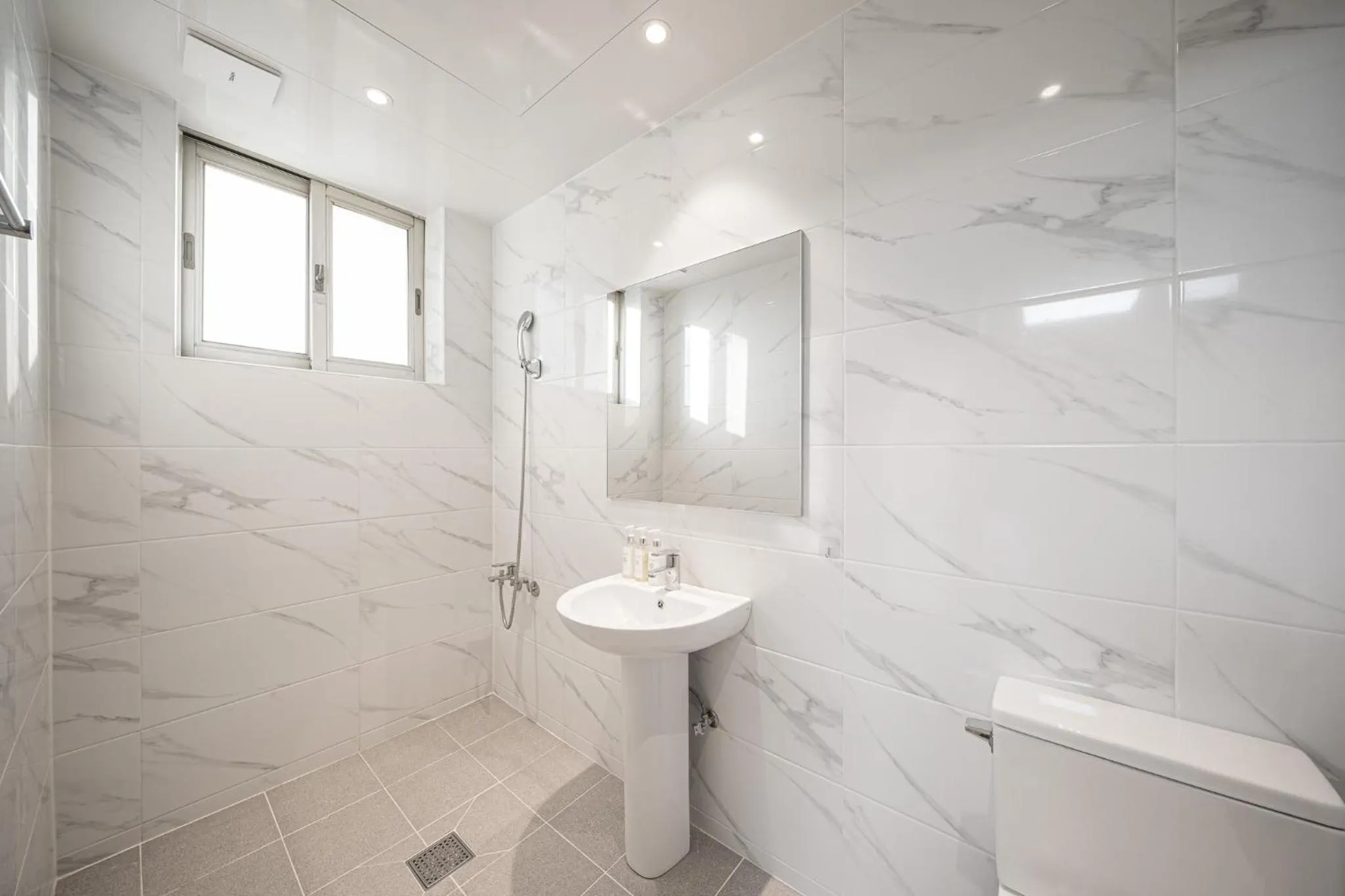 Elegance hotel hwangridan