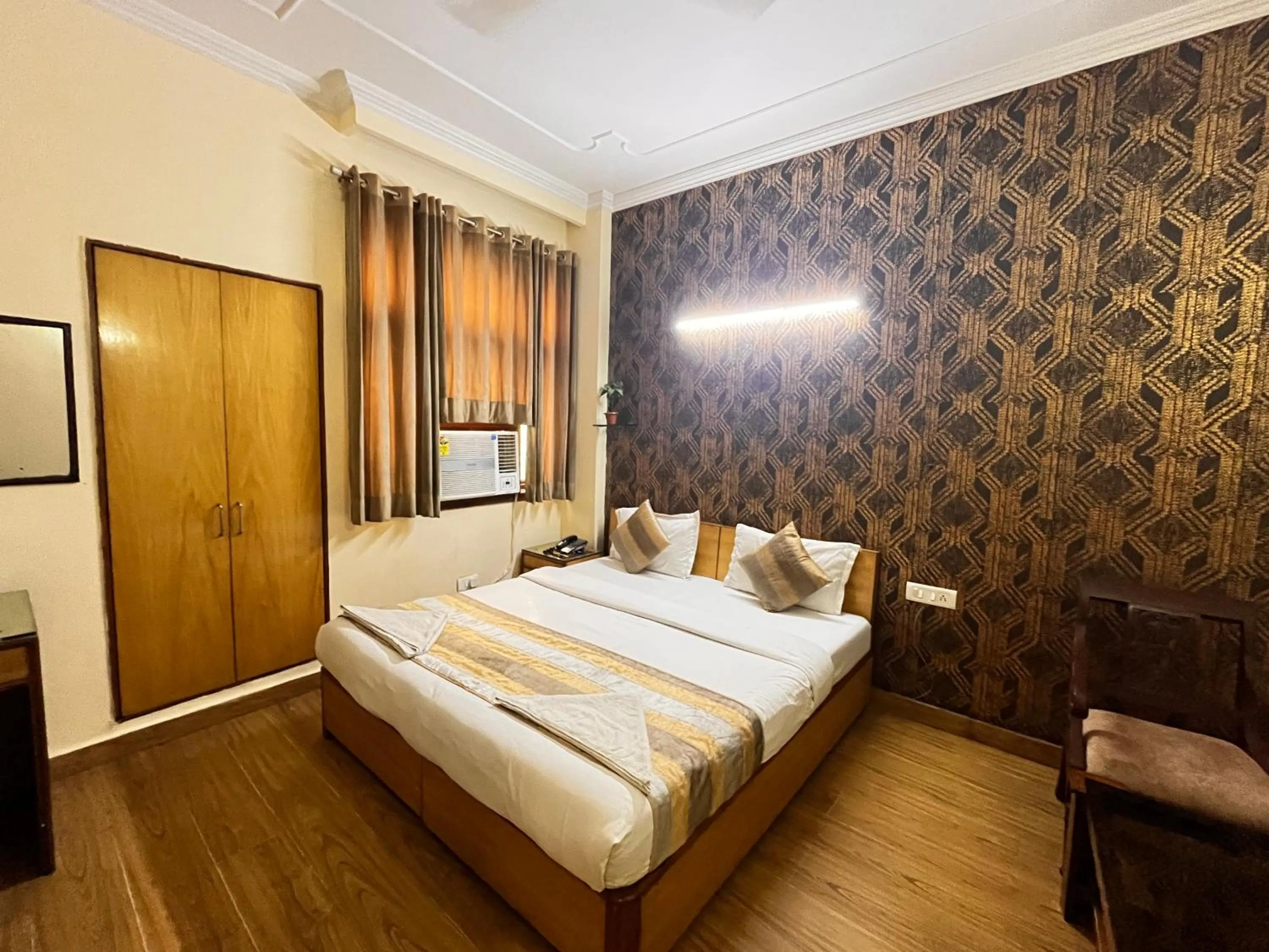 South INN near AIIMS Hospital Green Park South Delhi