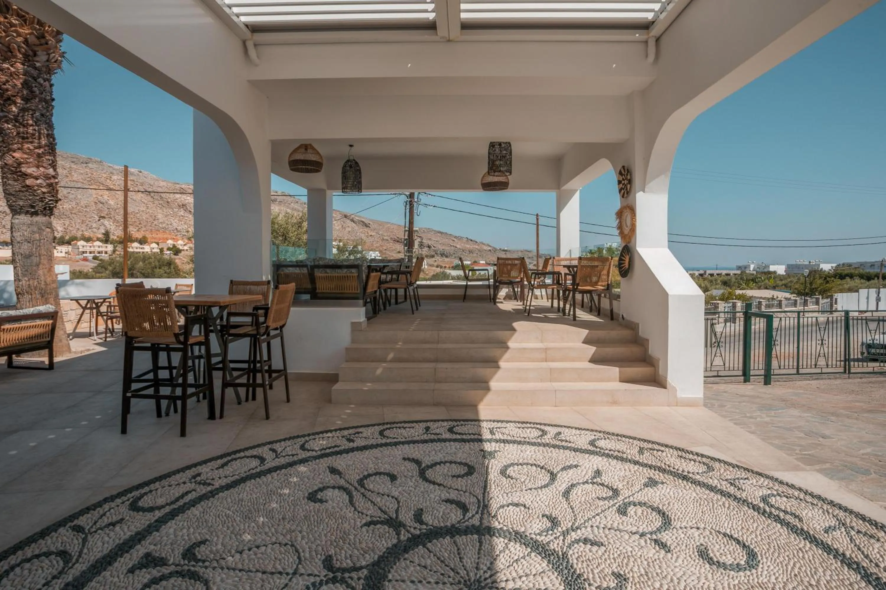 Restaurant/places to eat in 'Lindian Myth' Sea View Studios