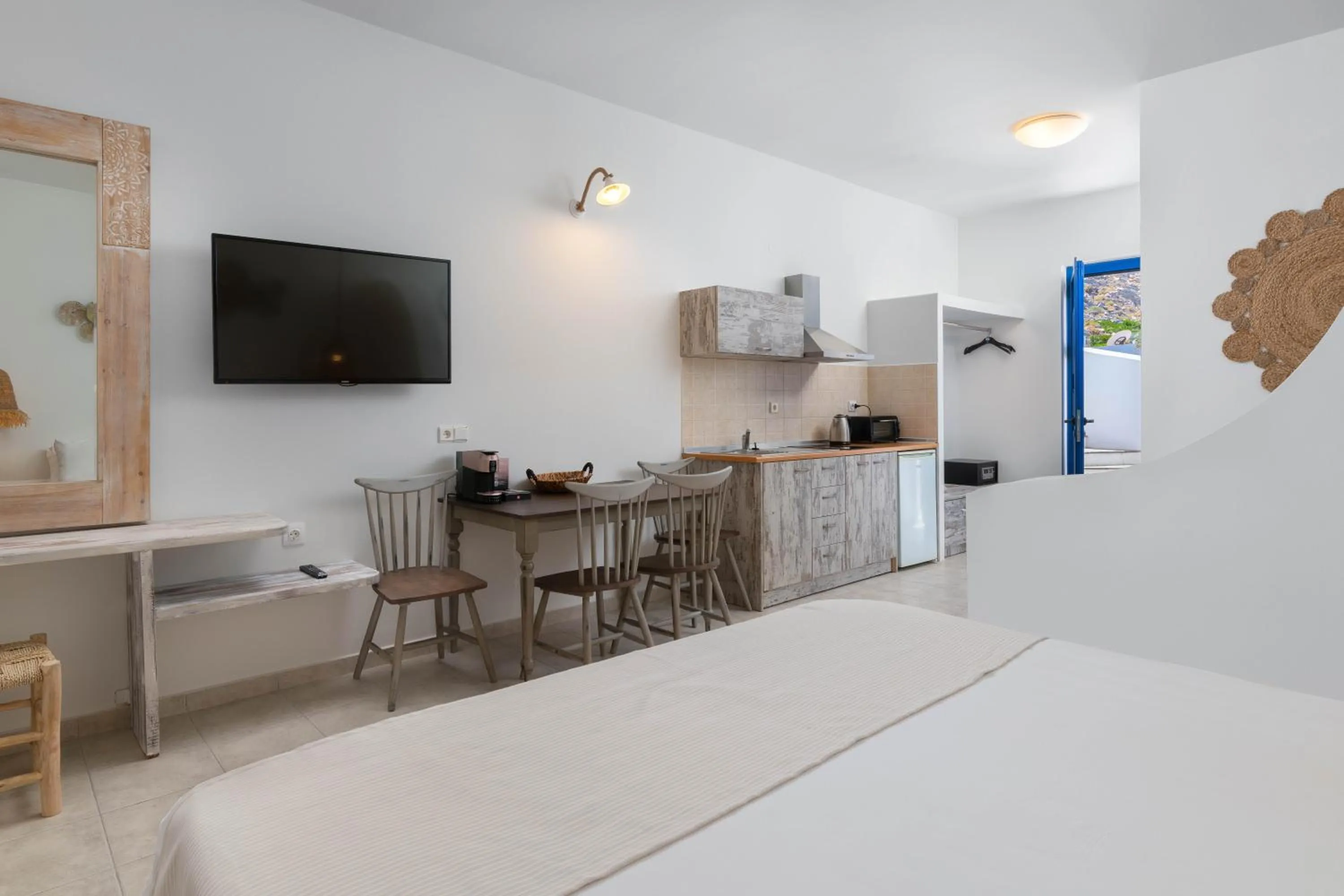 Coffee/tea facilities, Bed in 'Lindian Myth' Sea View Studios