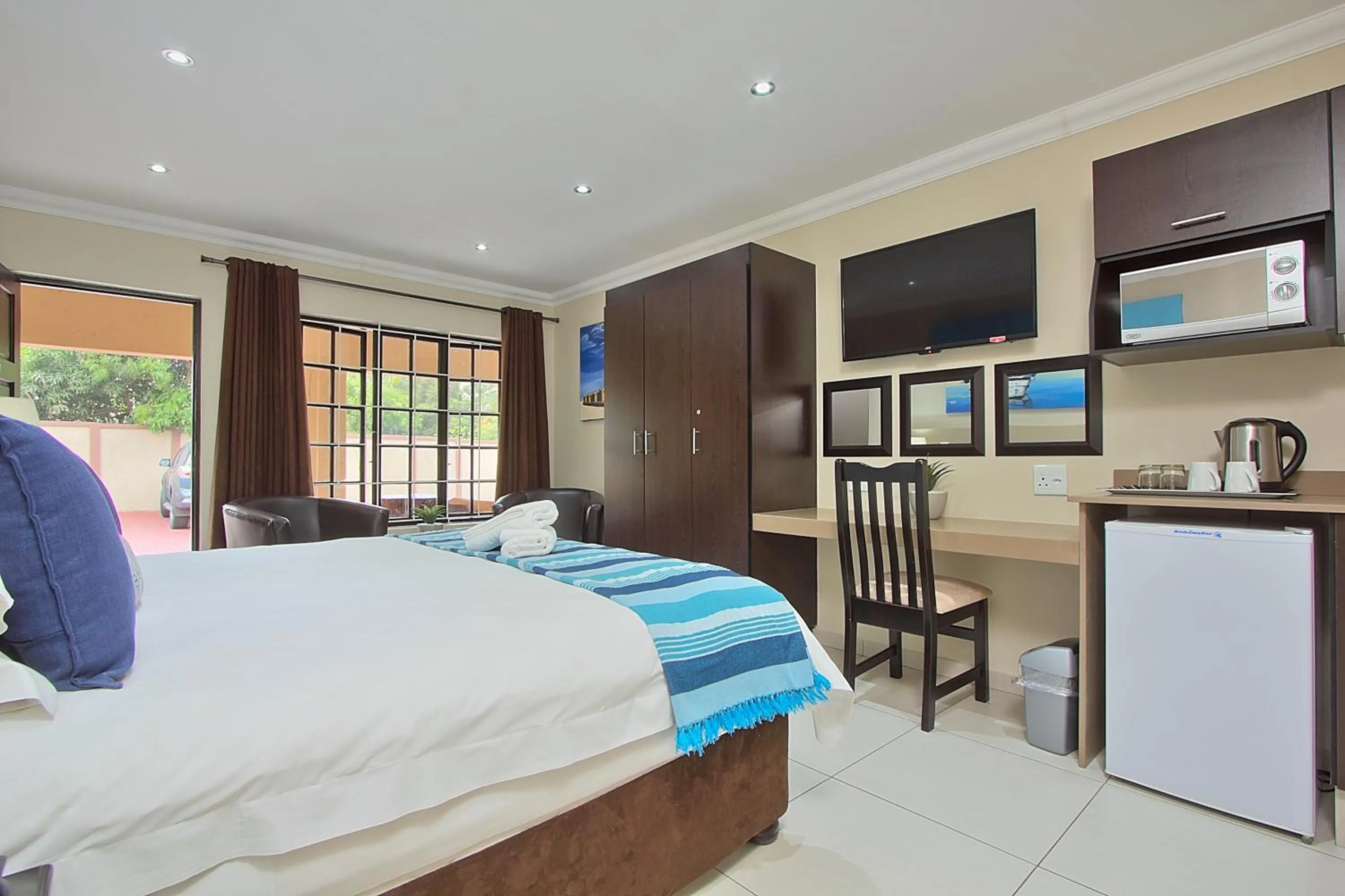 Kitchen or kitchenette, Bed in Gecko Inn