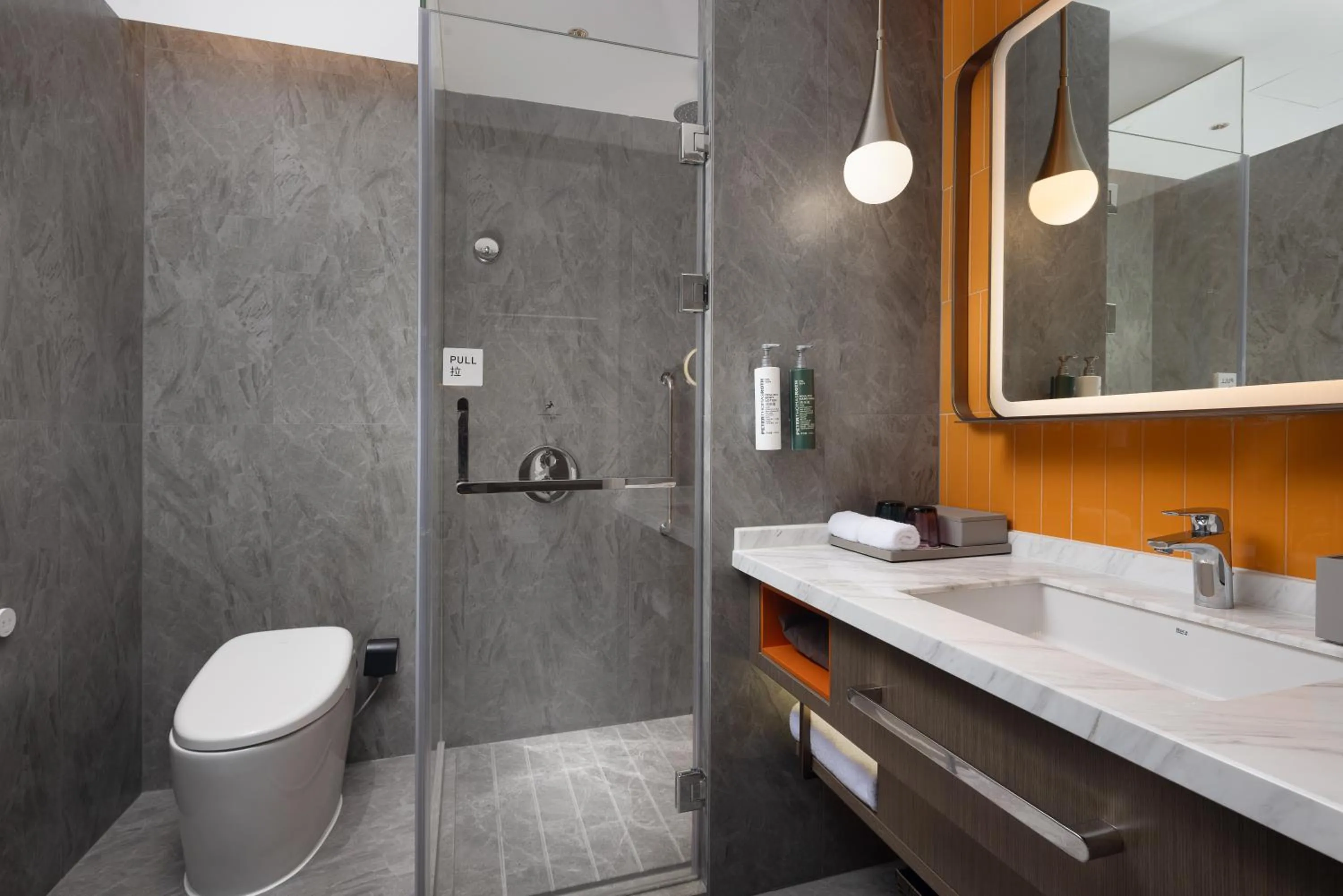 Shower in Home2 Suite by Hilton Chengdu Huaizhou New Town