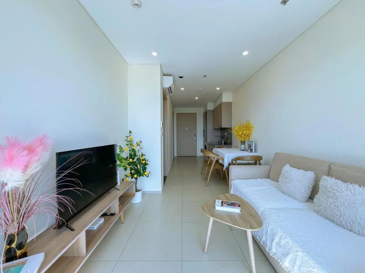 Communal lounge/ TV room in The Sóng Vũng Tàu - Thương's Homestay