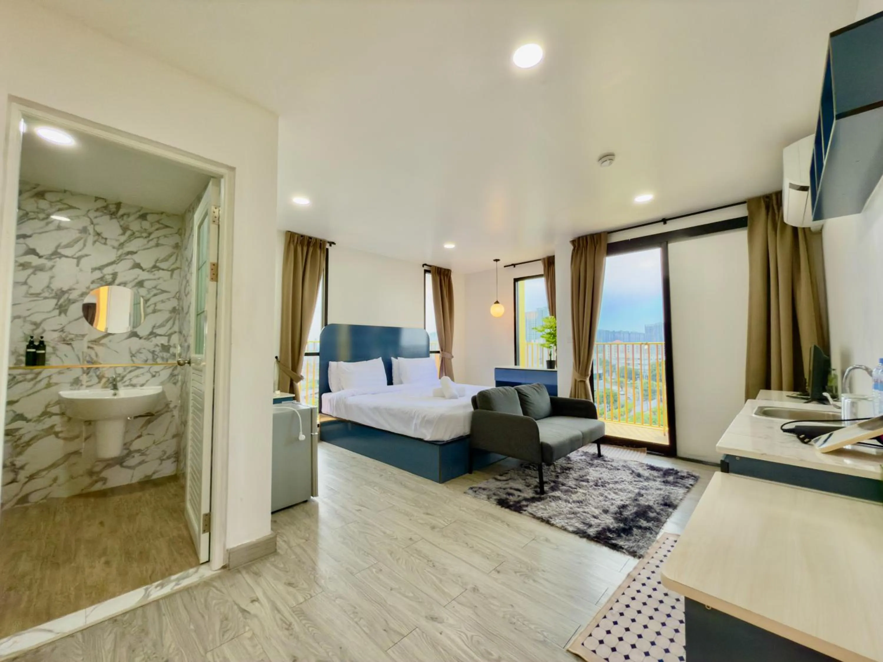 Bed in Breezewood Bangkok Hotel