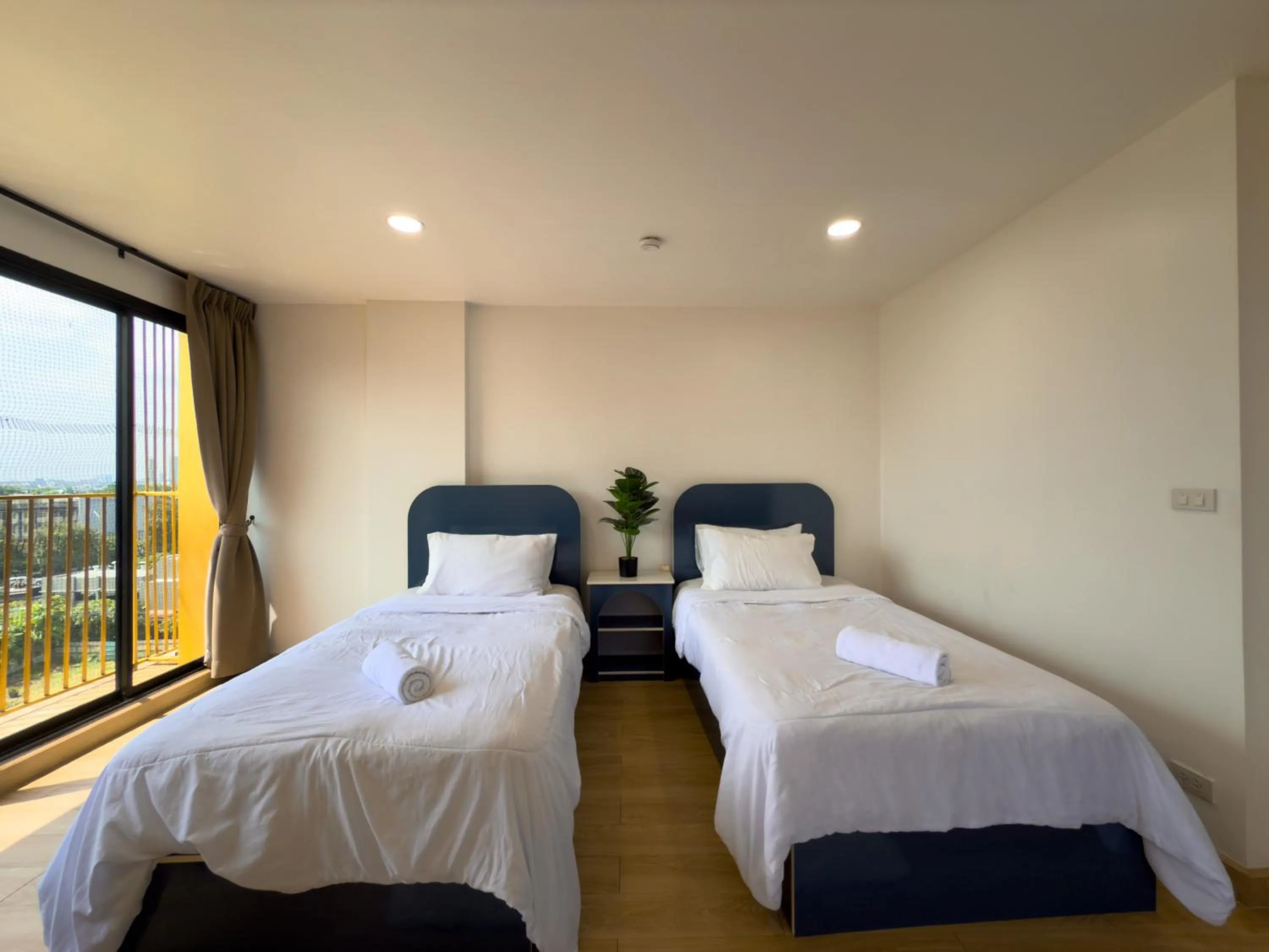 Bed in Breezewood Bangkok Hotel