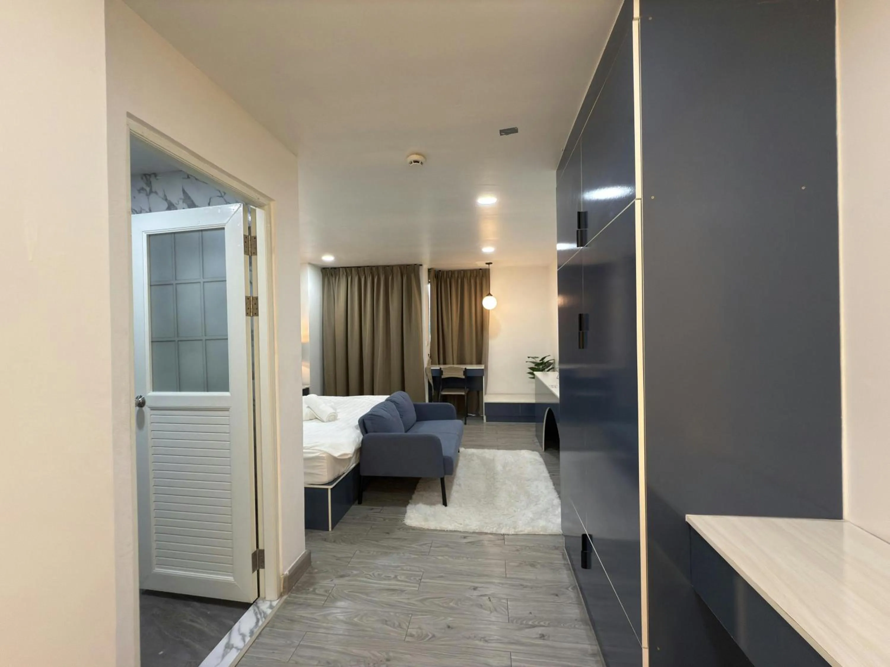 Bed in Breezewood Bangkok Hotel