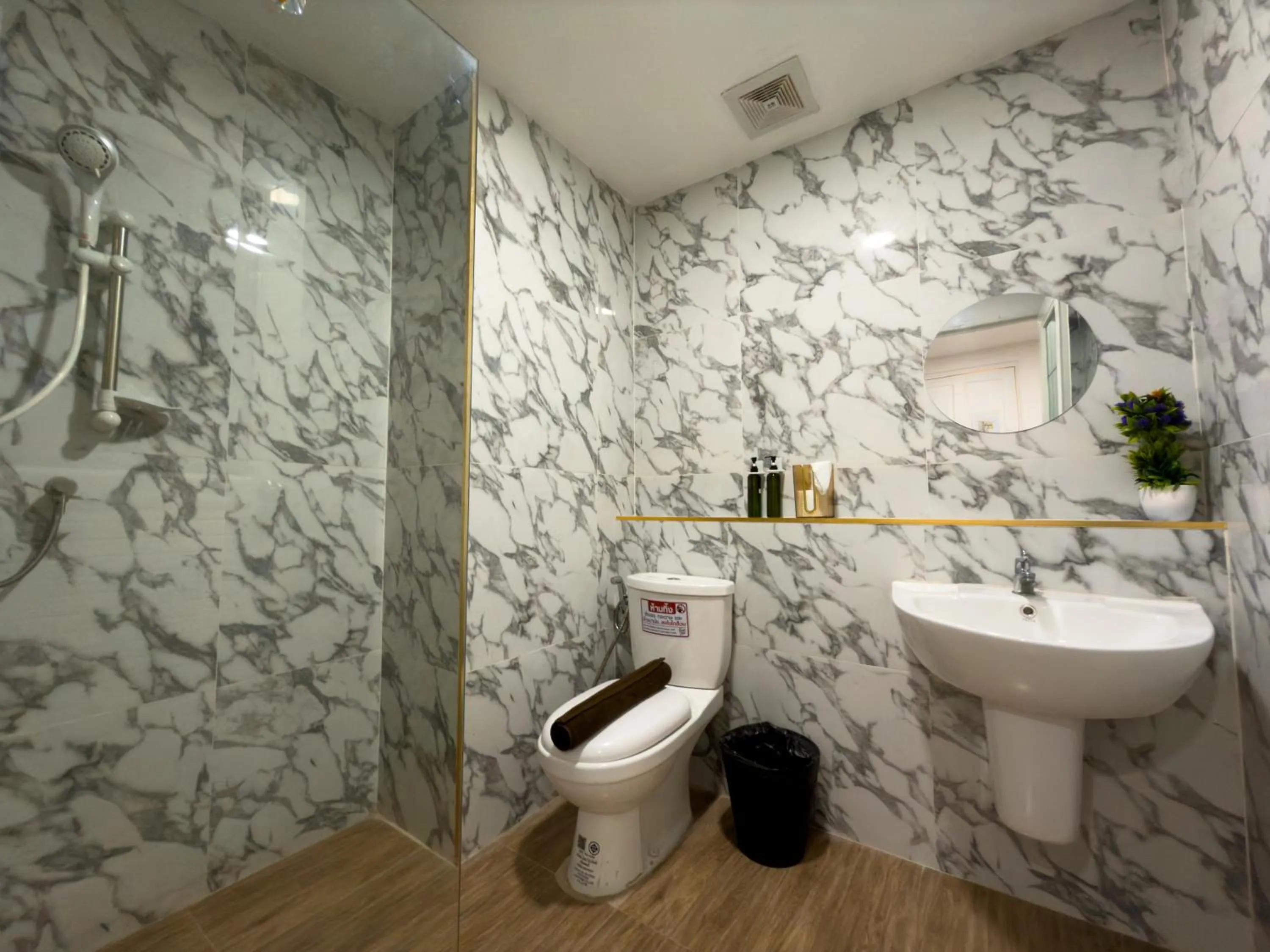 Shower in Breezewood Bangkok Hotel