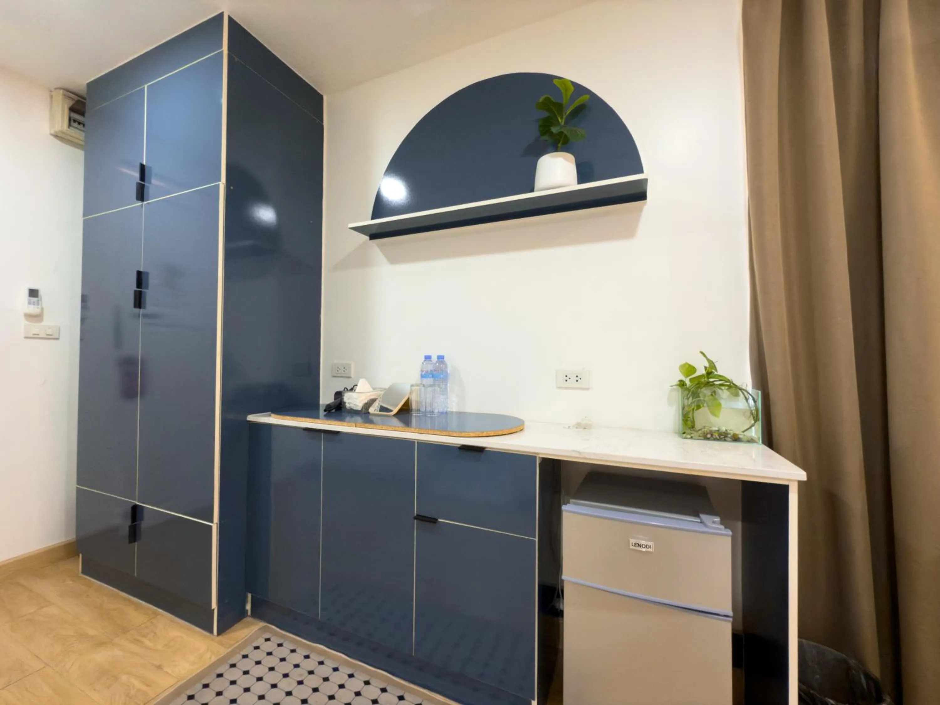 Kitchen or kitchenette in Breezewood Bangkok Hotel