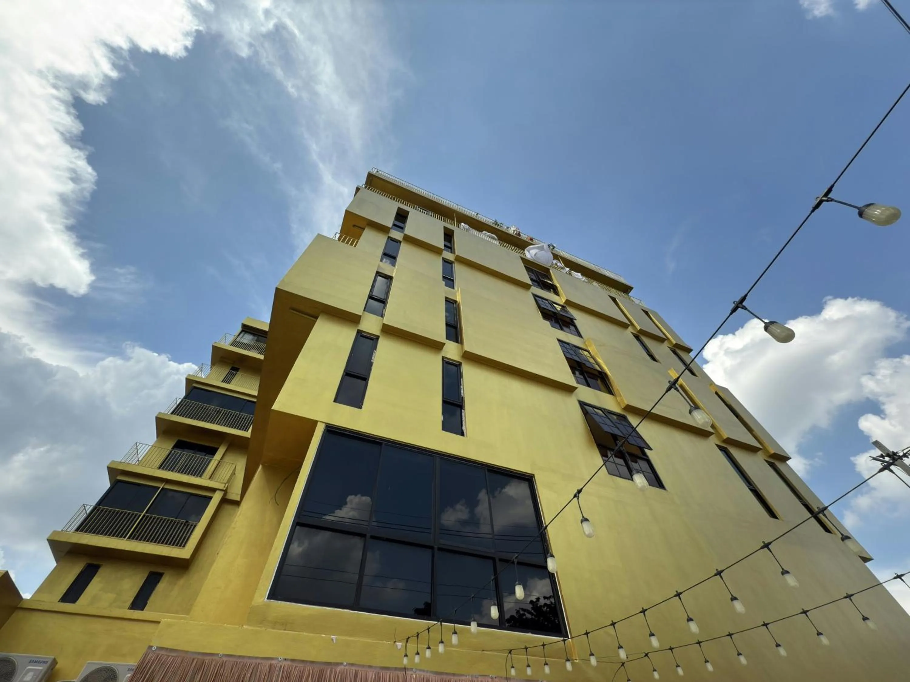 Property building in Breezewood Bangkok Hotel