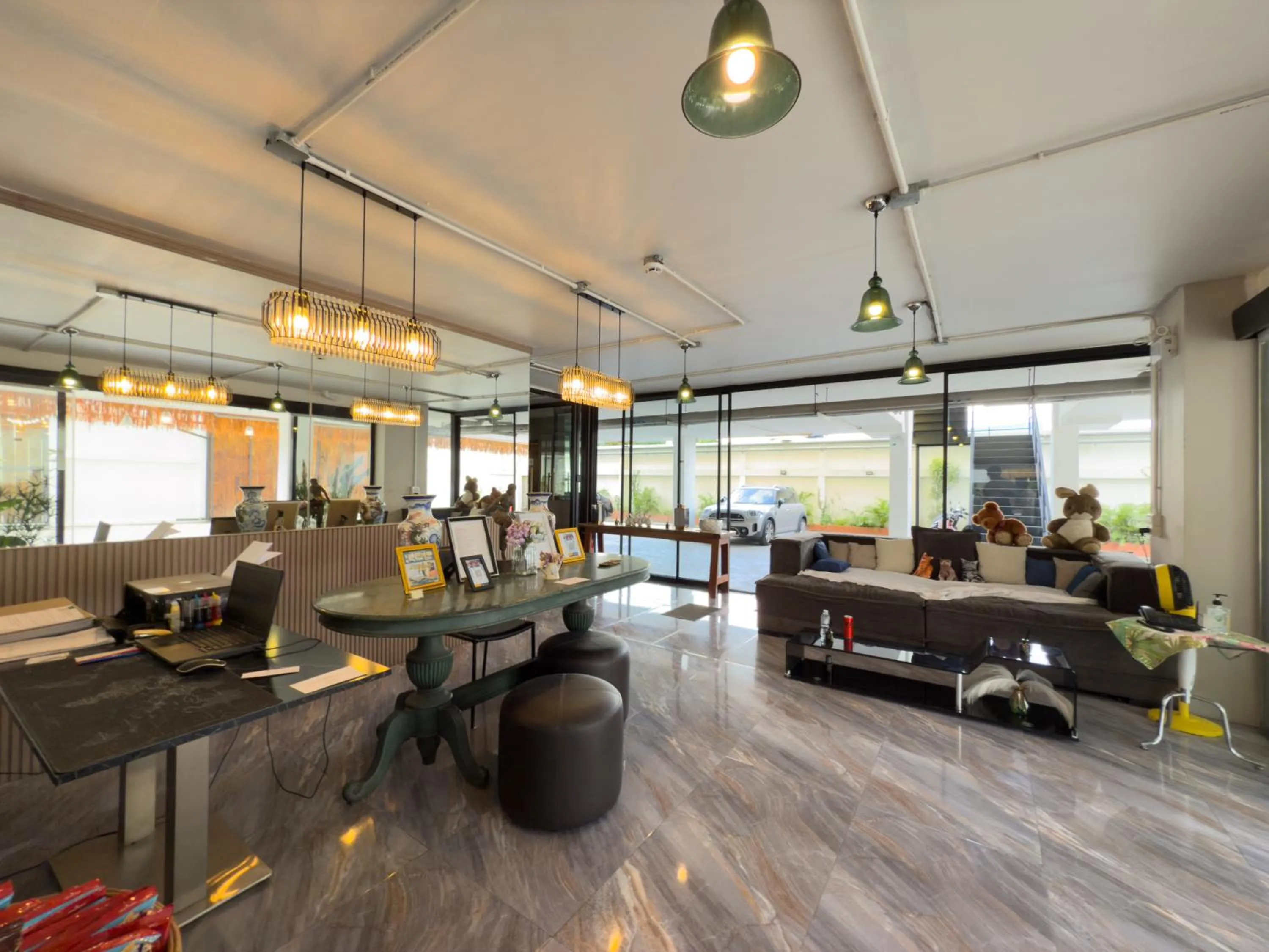 Living room in Breezewood Bangkok Hotel