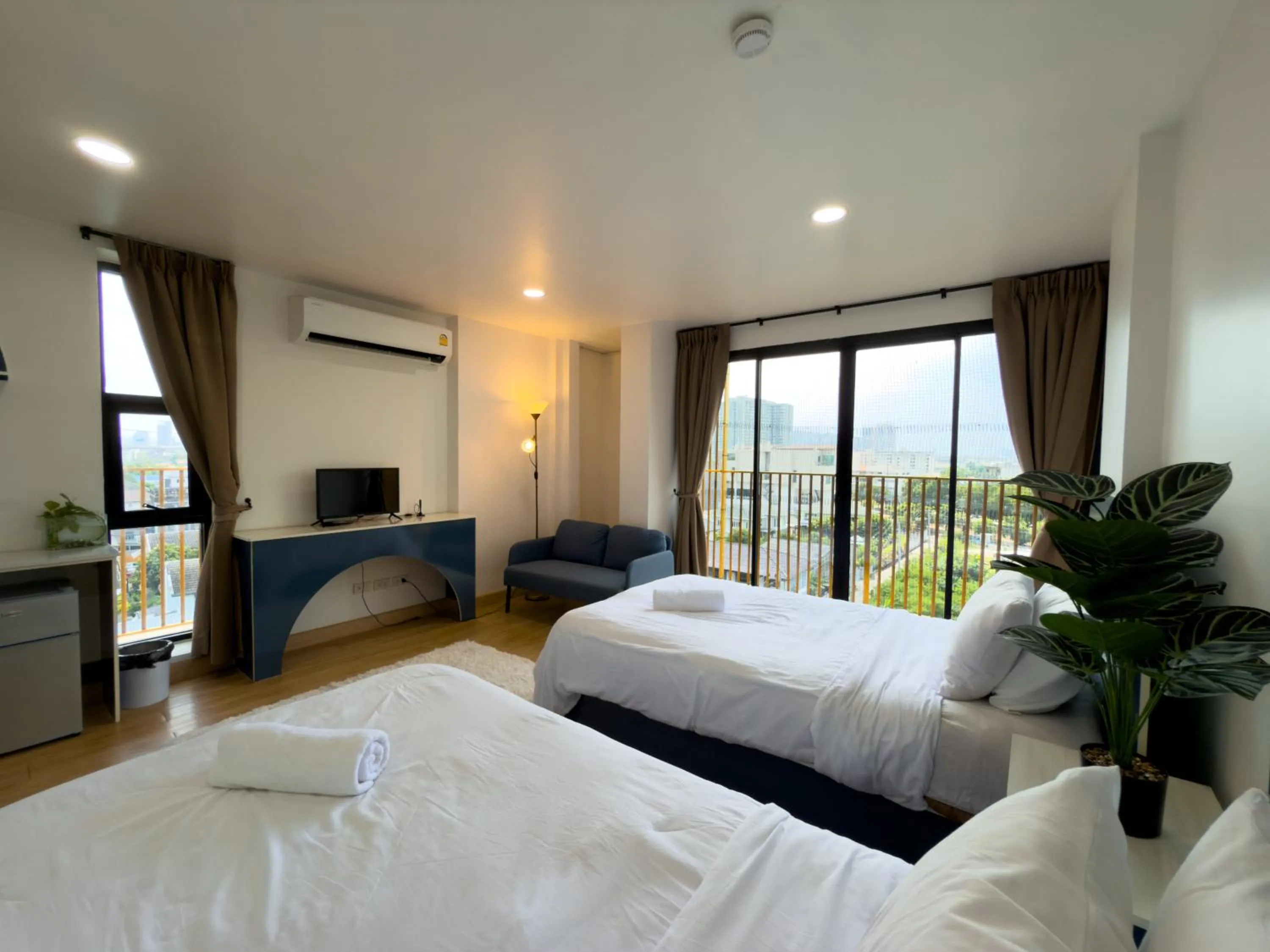 Bed in Breezewood Bangkok Hotel