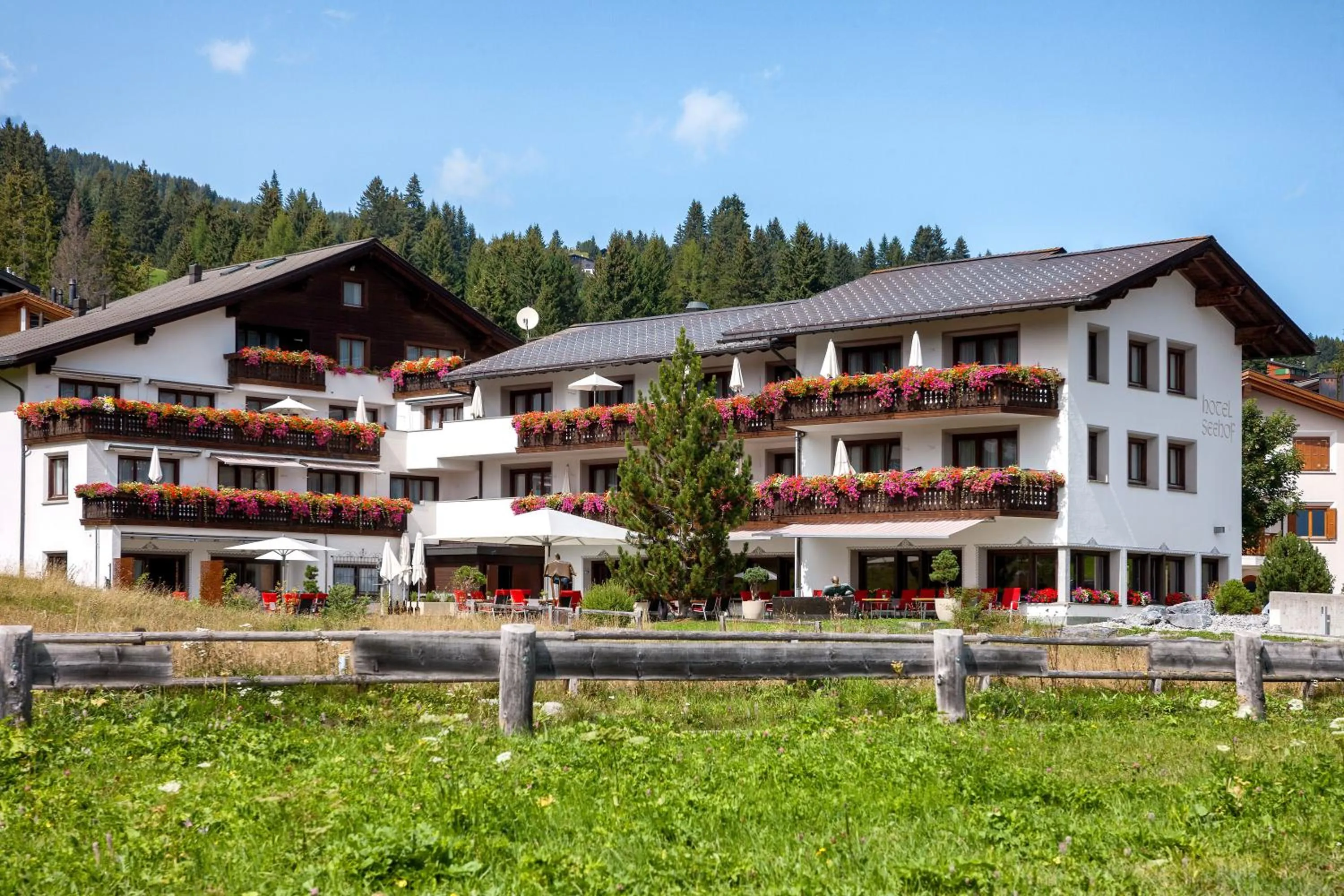 Property building in Hotel Seehof direkt am Heidsee