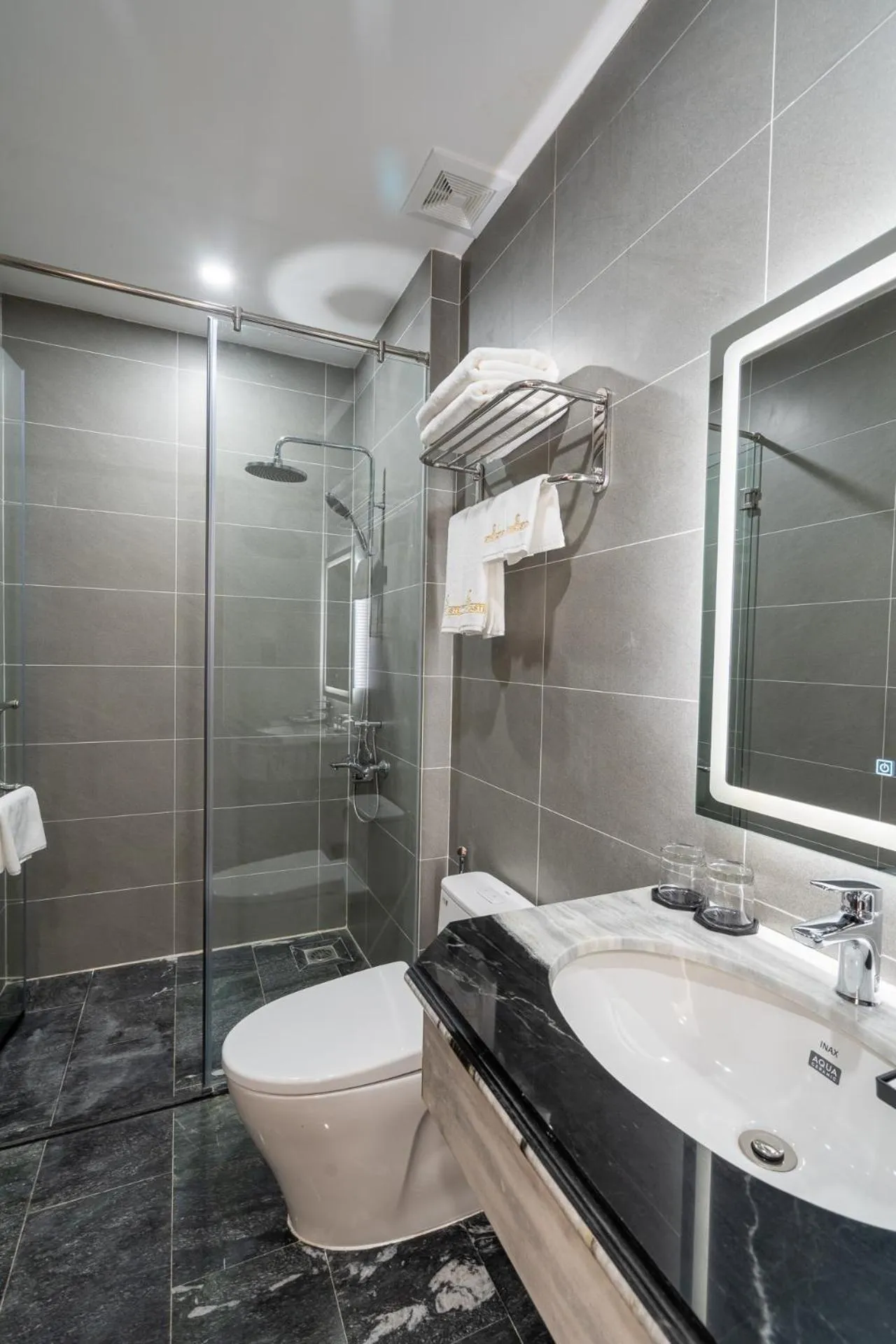 Shower in Anston Castle Hotel Phu Quoc Sunset Town