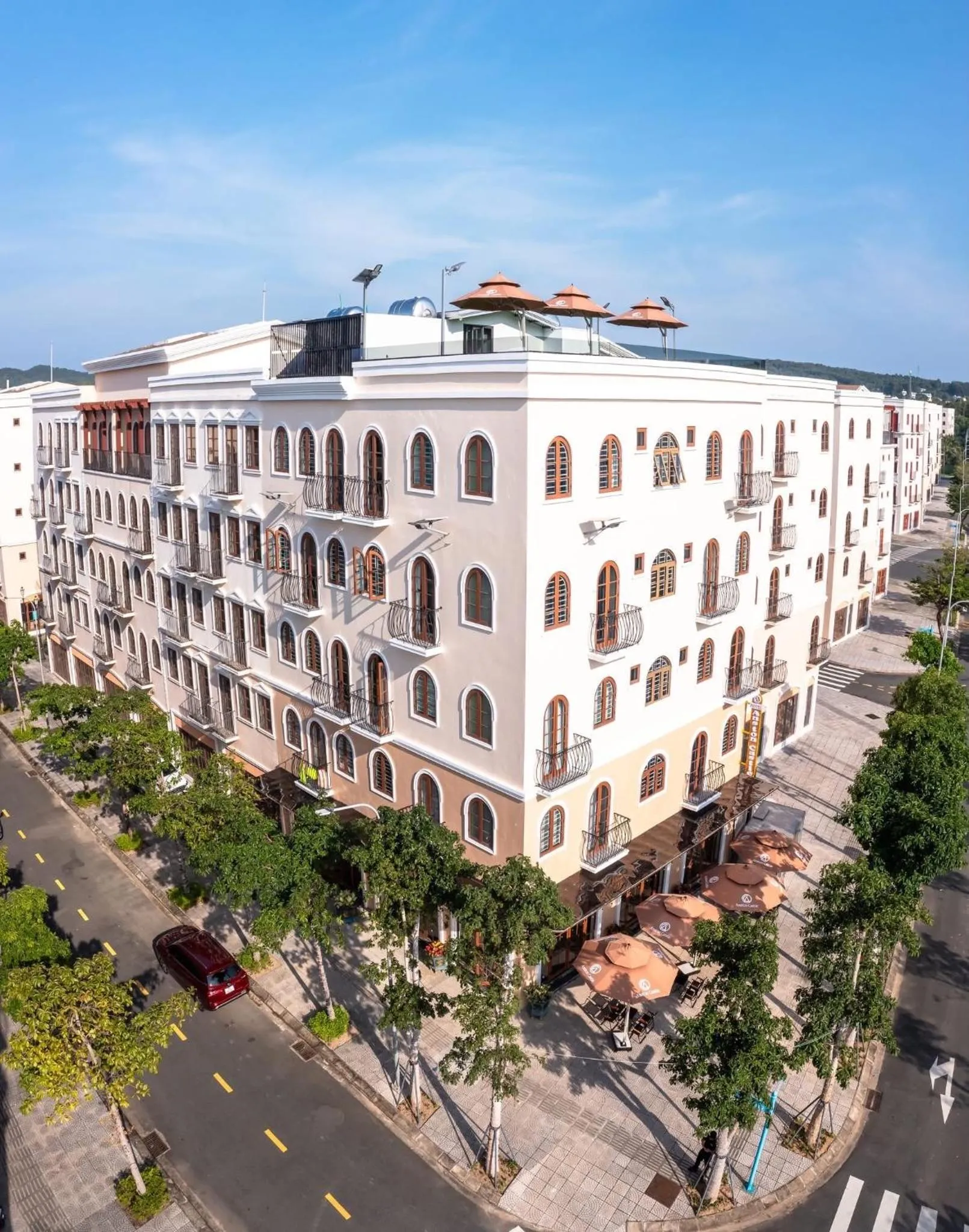 Property building in Anston Castle Hotel Phu Quoc Sunset Town