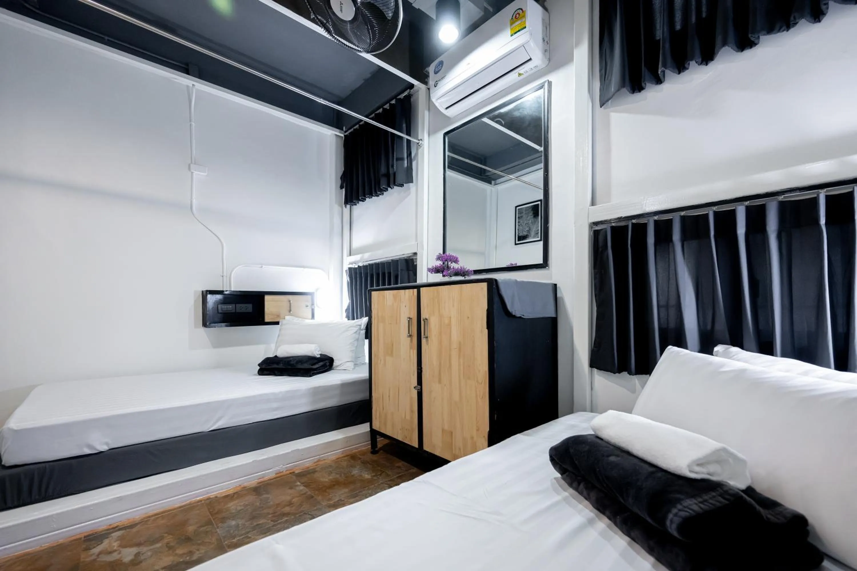 Bedroom, Bed in Vibes Hostel Bangkok