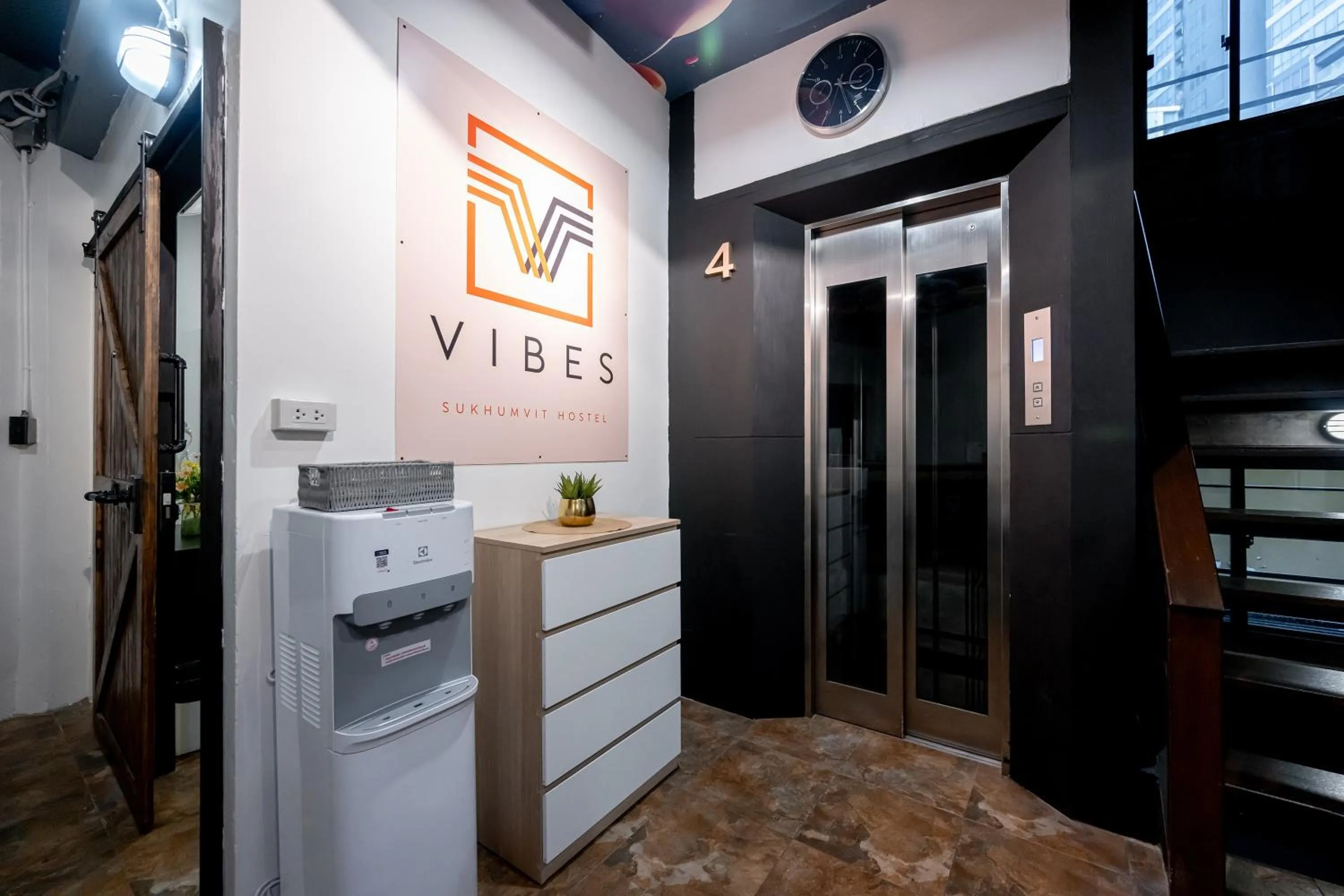 Property building in Vibes Hostel Bangkok