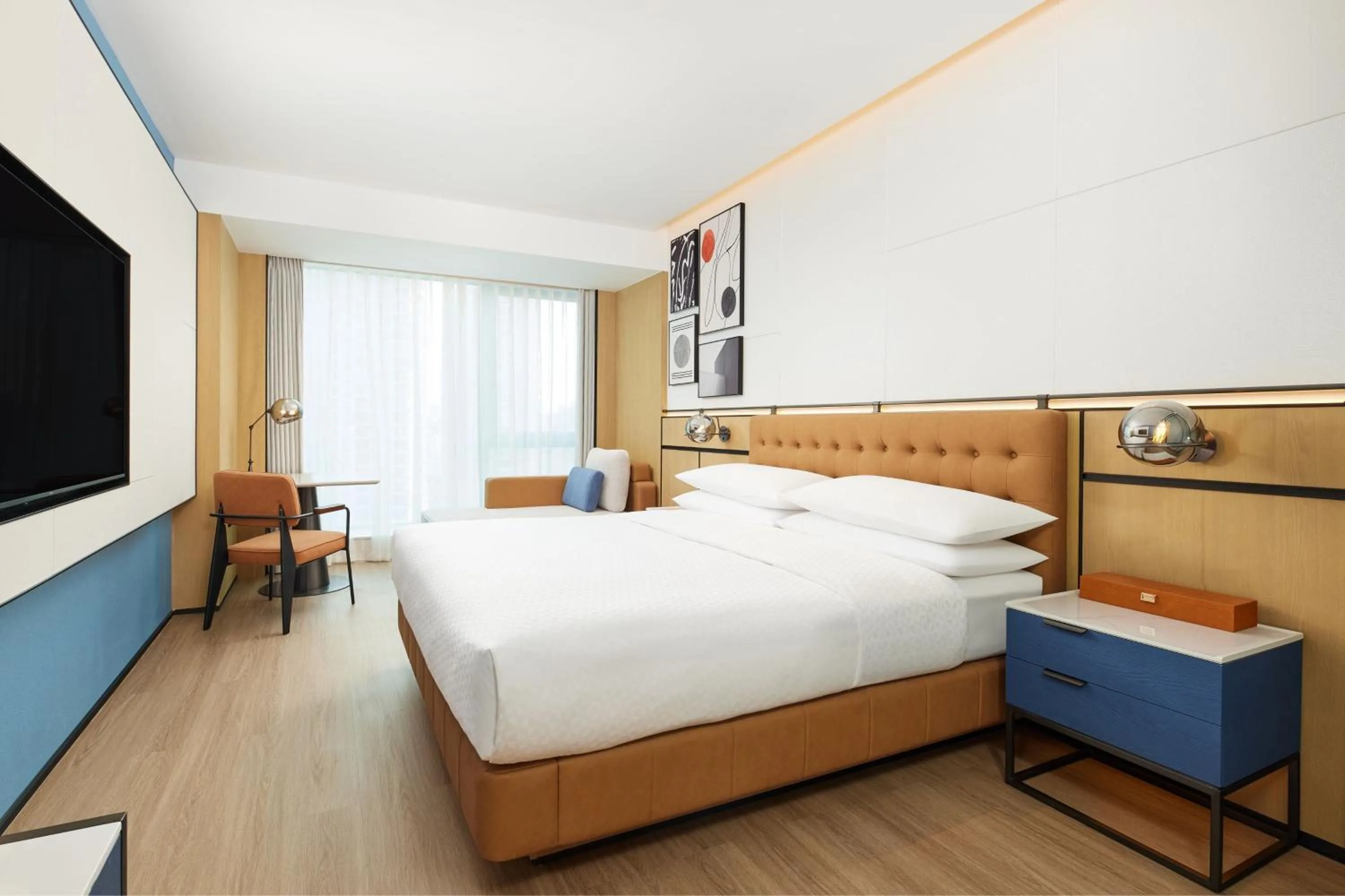 Photo of the whole room, Bed in Four Points by Sheraton Chongqing North Railway Station