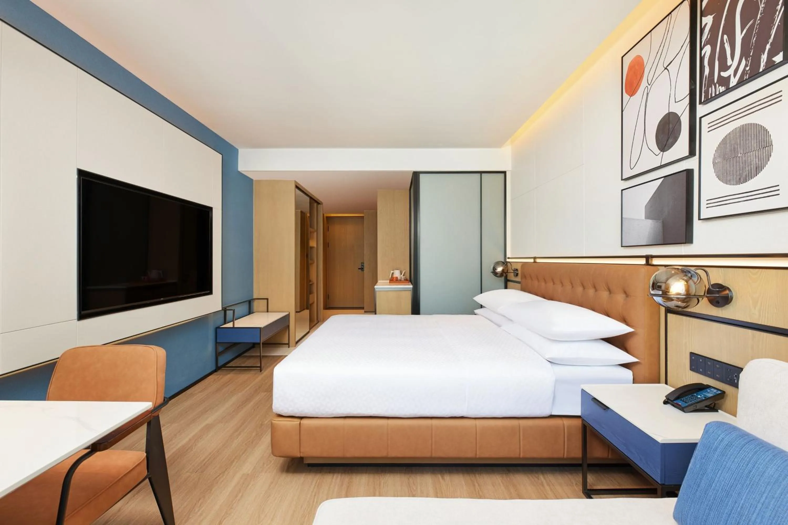 Photo of the whole room, Bed in Four Points by Sheraton Chongqing North Railway Station
