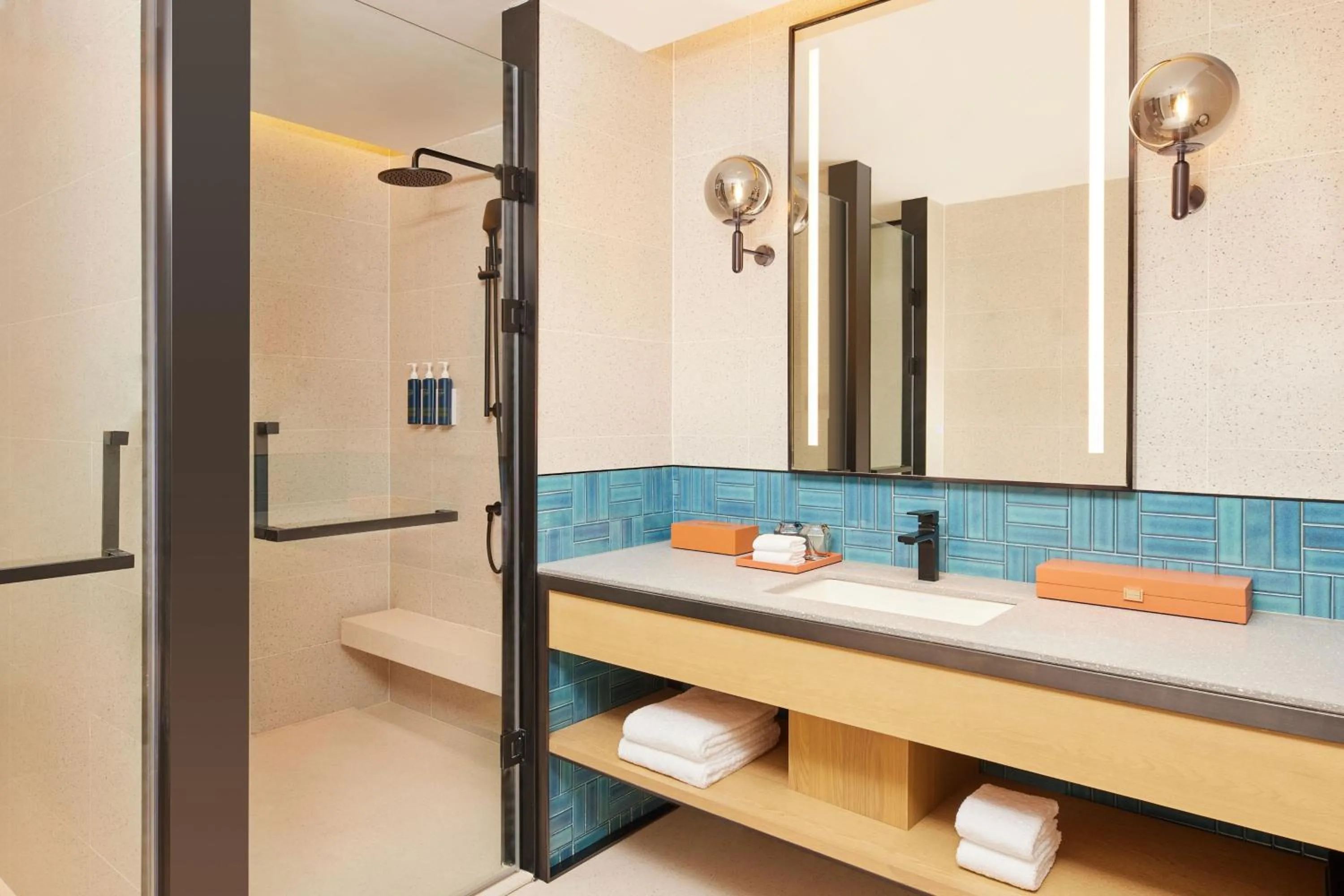 Photo of the whole room in Four Points by Sheraton Chongqing North Railway Station