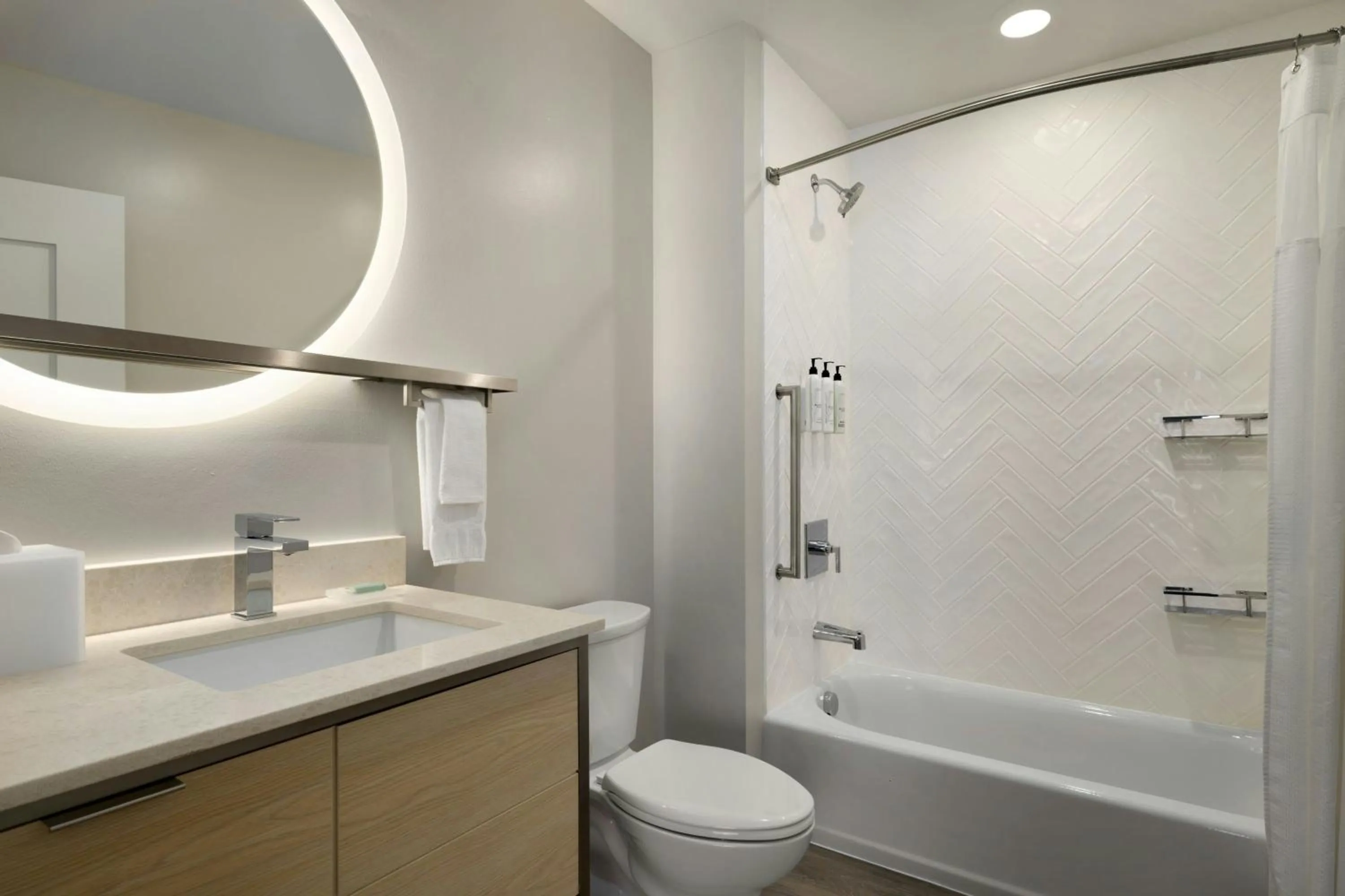 Bathroom in TownePlace Suites by Marriott Duluth