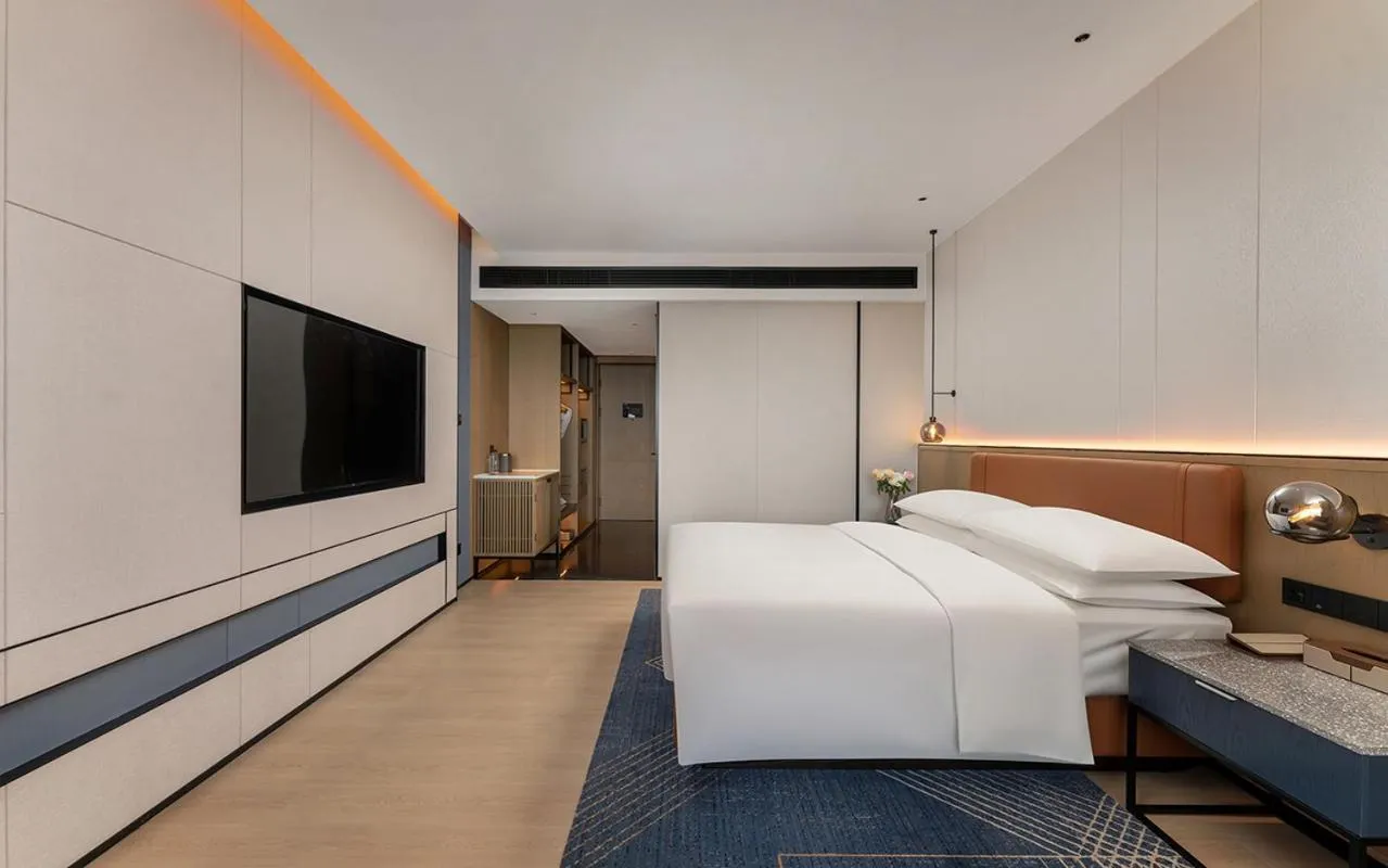 Bed in Four Points by Sheraton Dali, Erhai