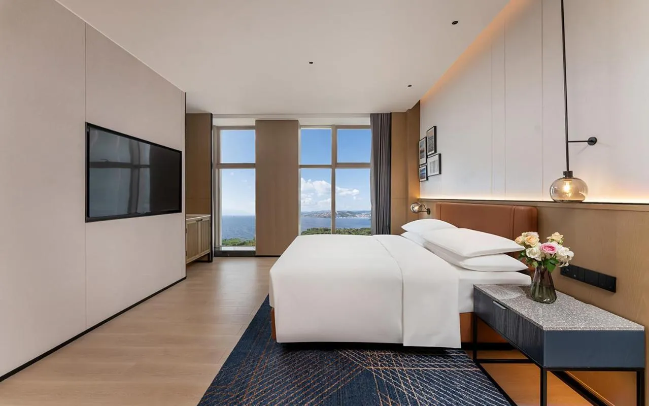 Bed in Four Points by Sheraton Dali, Erhai