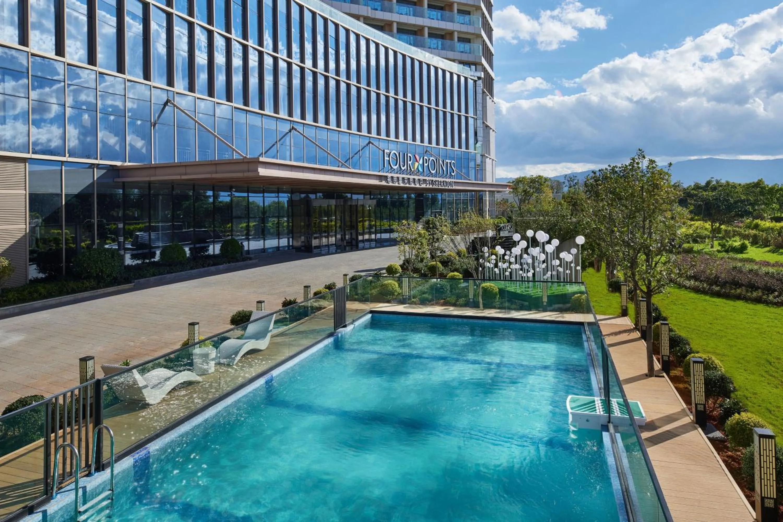 Swimming pool in Four Points by Sheraton Dali, Erhai