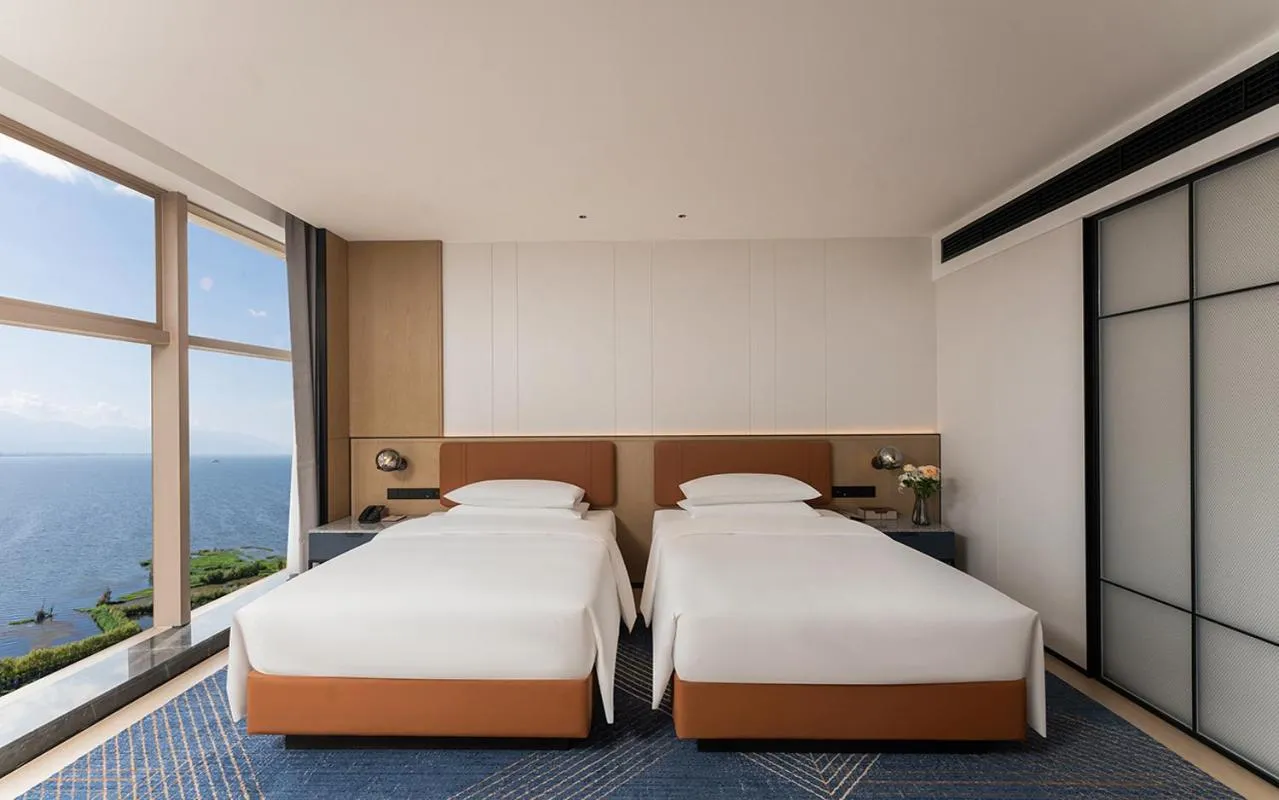 Bed in Four Points by Sheraton Dali, Erhai