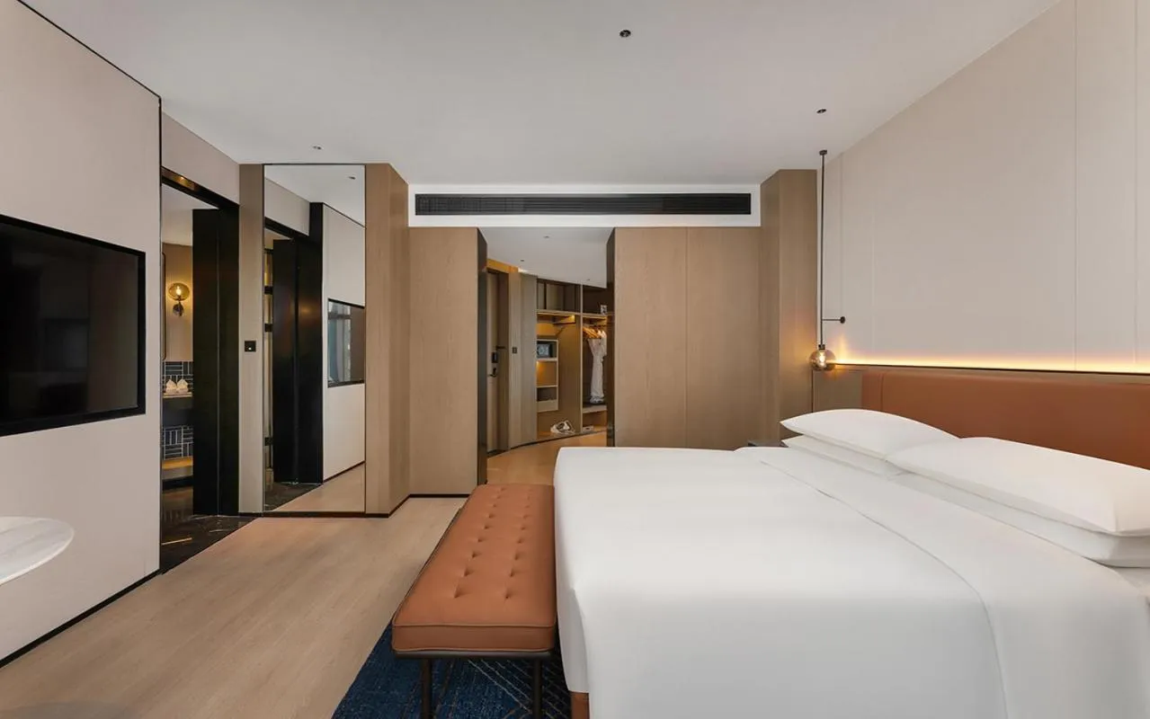 Bed in Four Points by Sheraton Dali, Erhai