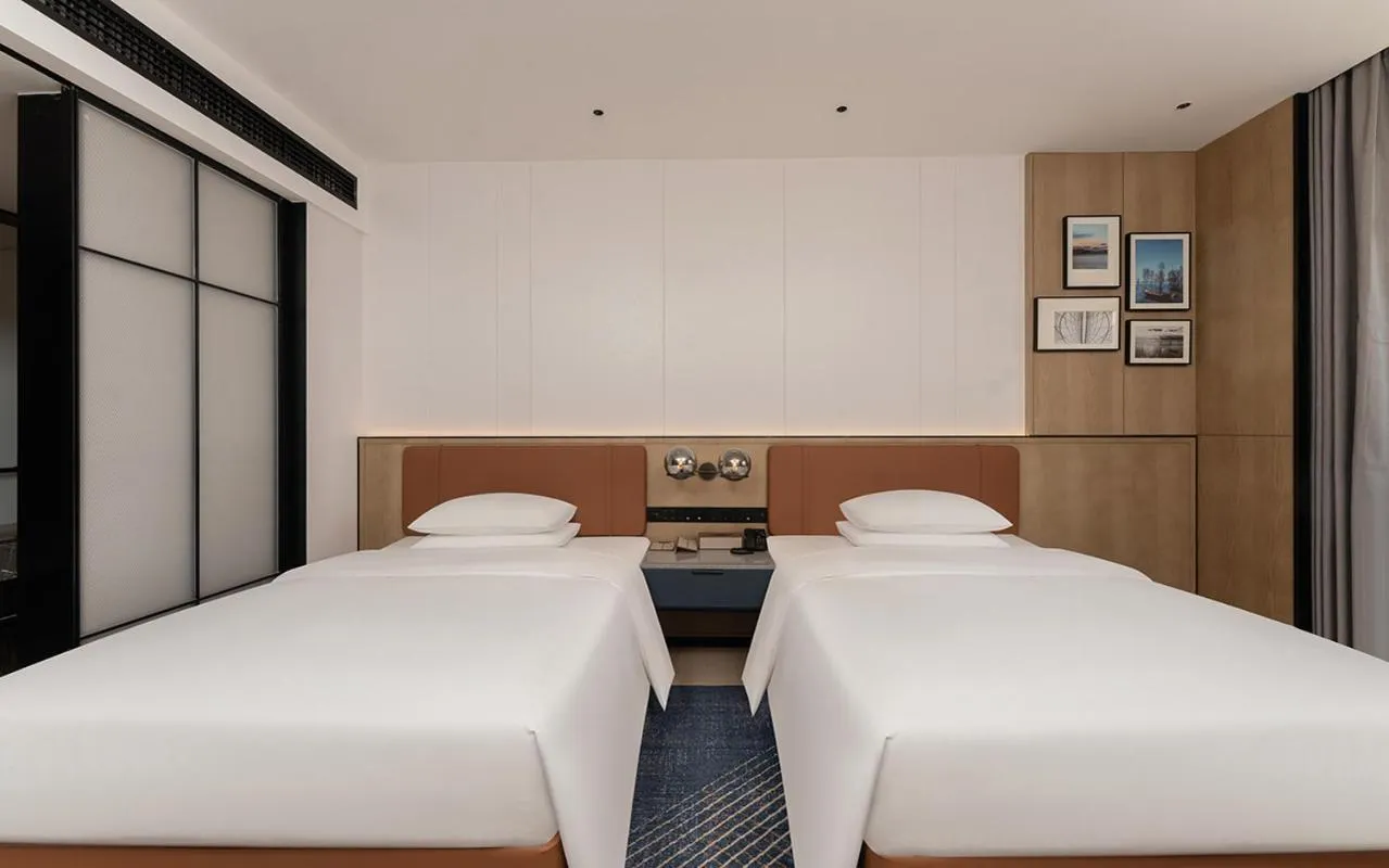 Bed in Four Points by Sheraton Dali, Erhai