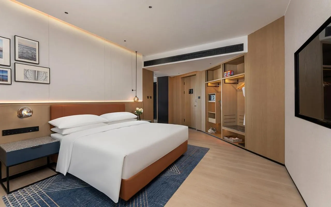 Bed in Four Points by Sheraton Dali, Erhai