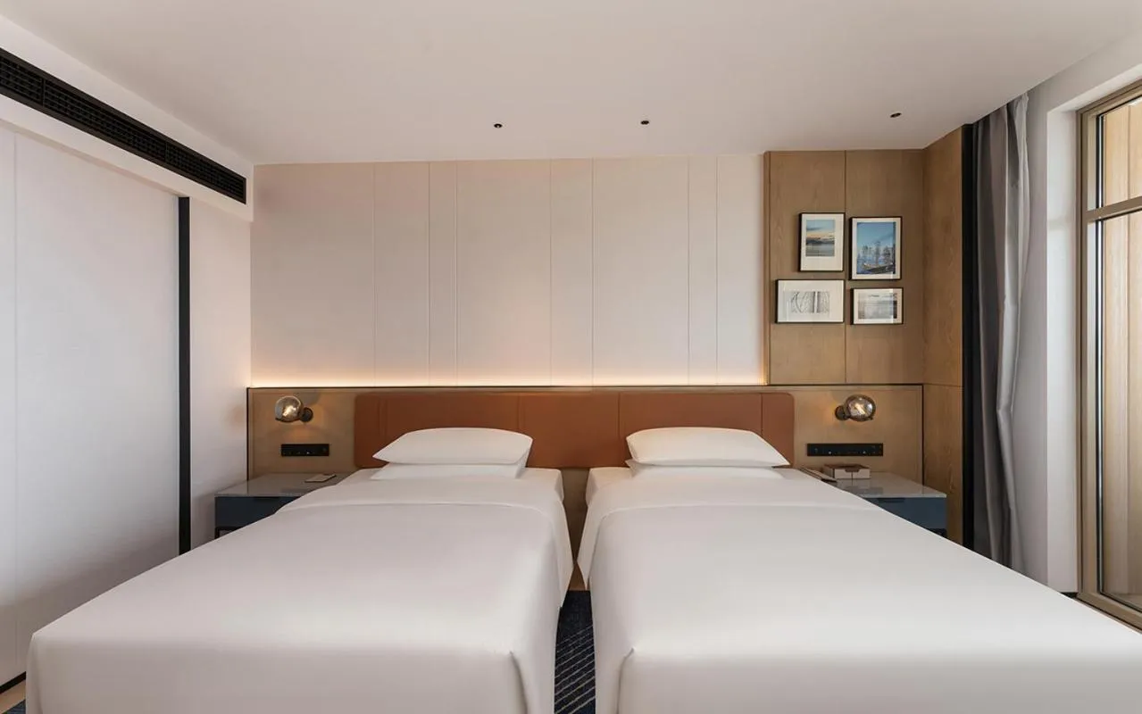 Bed in Four Points by Sheraton Dali, Erhai