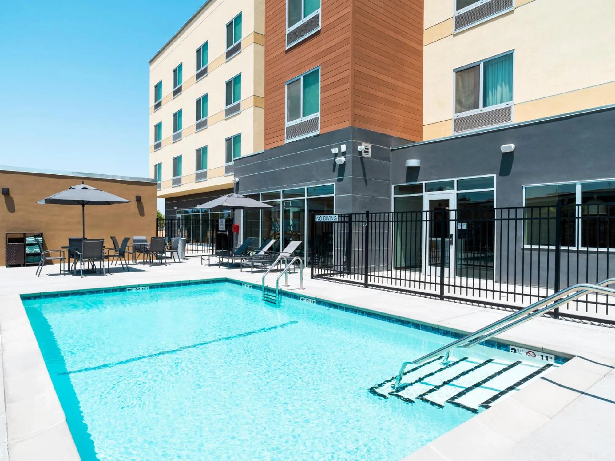 Swimming pool in Fairfield Inn & Suites Hanford