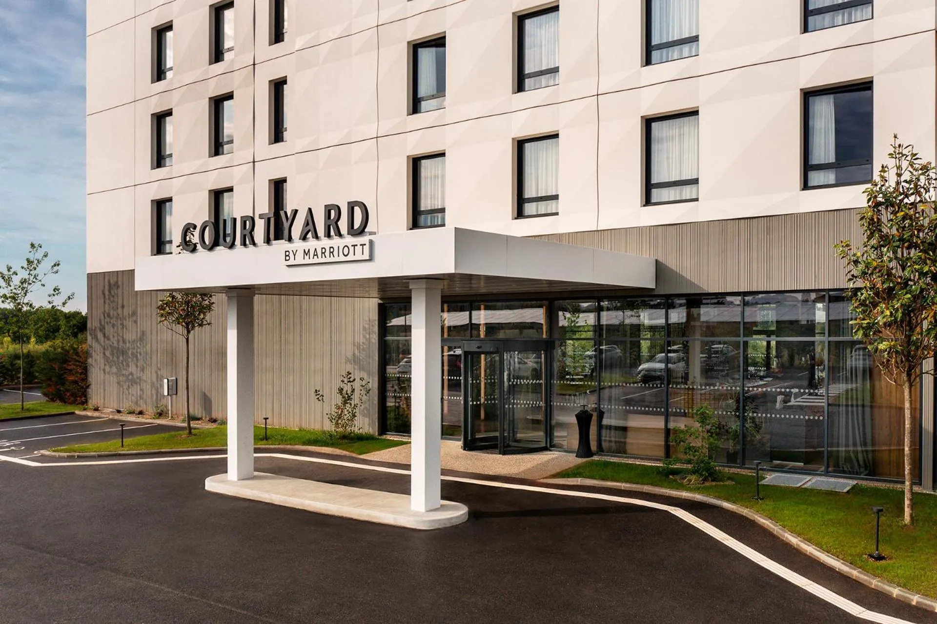 Property building in Courtyard by Marriott Lyon Eurexpo Stadium